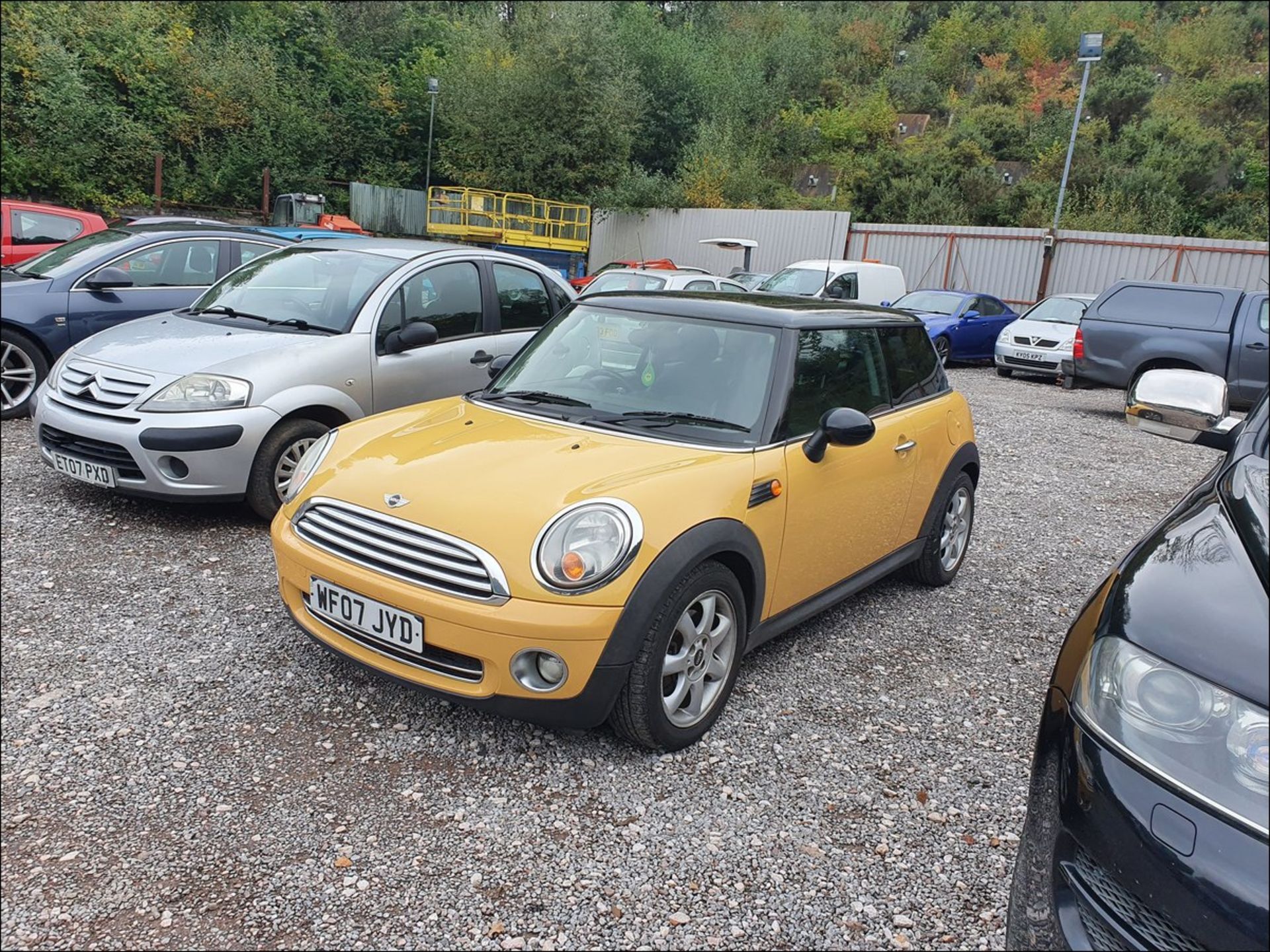 07/07 MINI COOPER - 1598cc 3dr Hatchback (Yellow, 79k) - Image 8 of 9