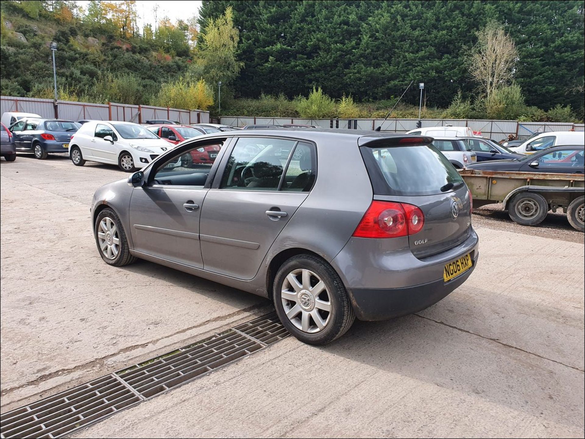 06/06 VOLKSWAGEN GOLF SPORT FSI - 1984cc 5dr Hatchback (Grey, 134k) - Image 6 of 14