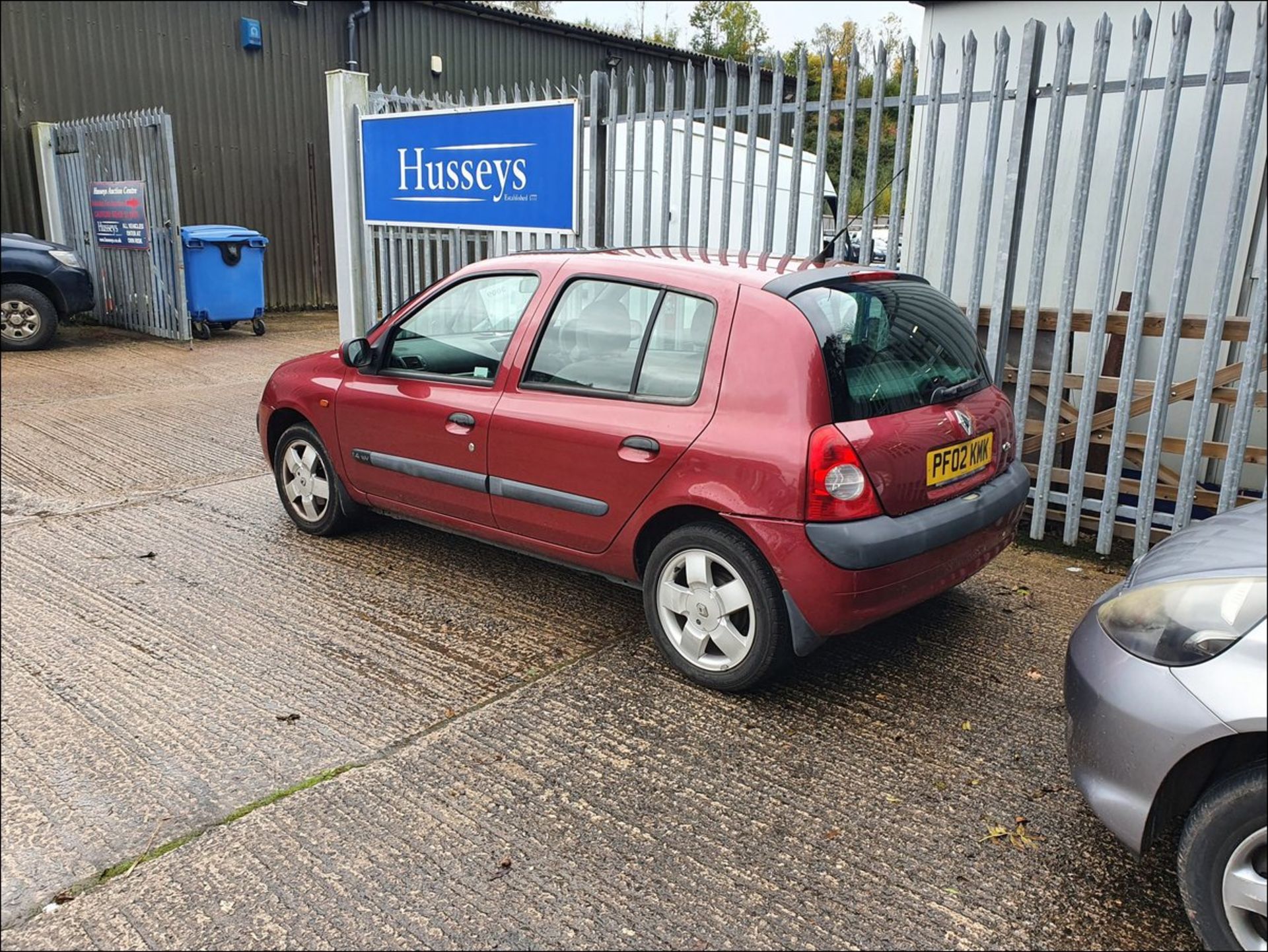 02/02 RENAULT CLIO PRIVILEGE 16V - 1390cc 5dr Hatchback (Red, 82k) - Image 2 of 11