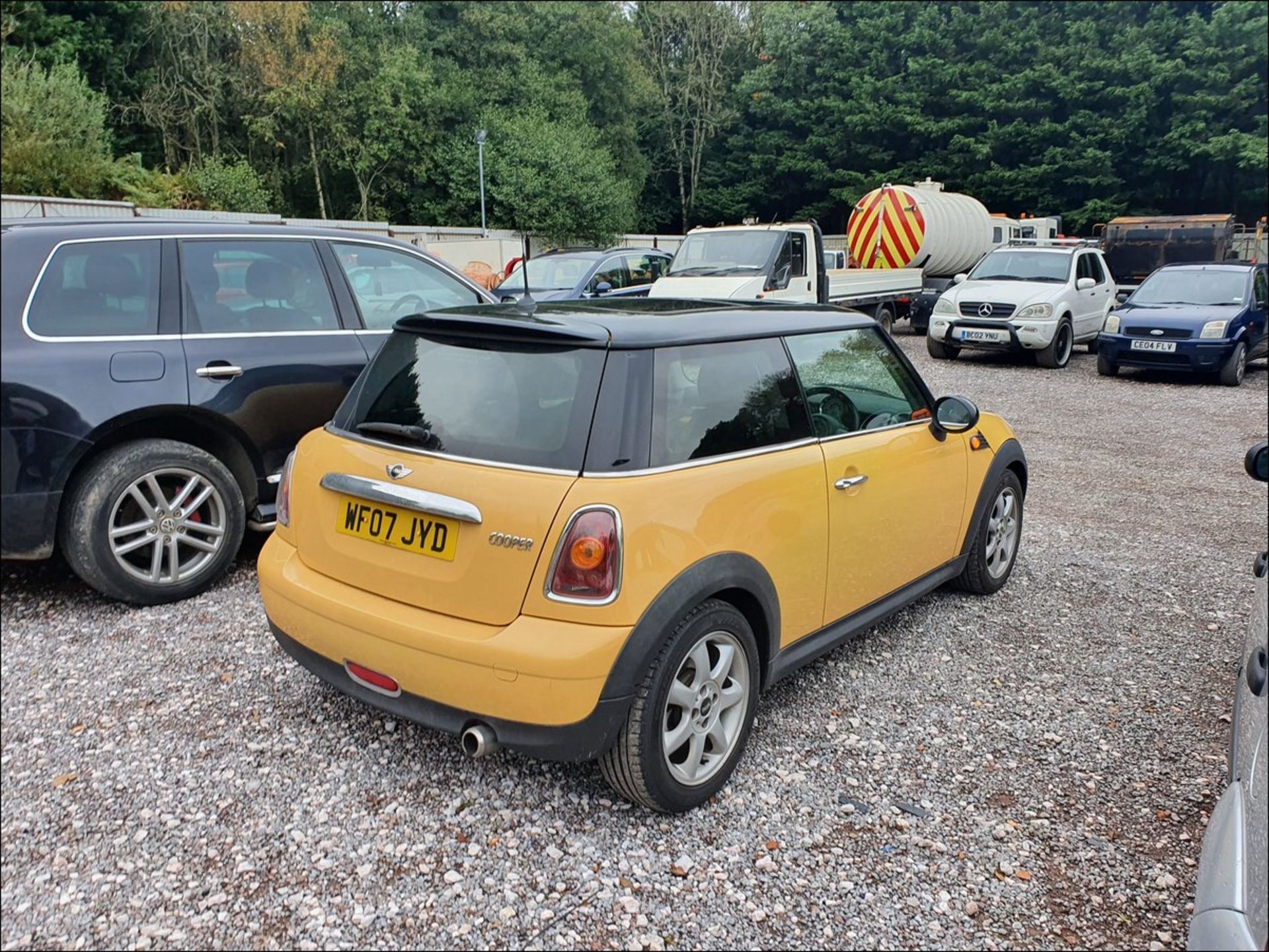 07/07 MINI COOPER - 1598cc 3dr Hatchback (Yellow, 79k) - Image 6 of 9