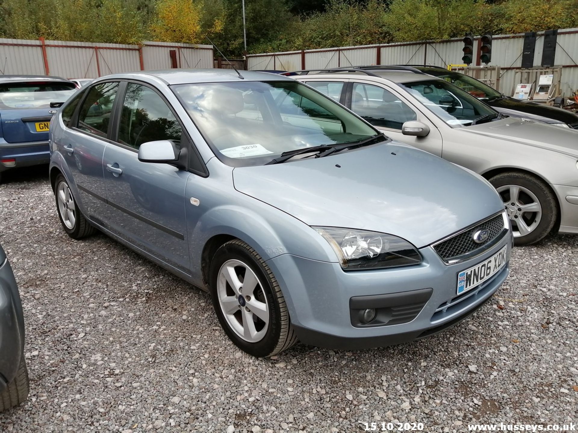 06/06 FORD FOCUS ZETEC CLIMATE 116 - 1596cc 5dr Hatchback (Blue, 66k) - Image 3 of 10