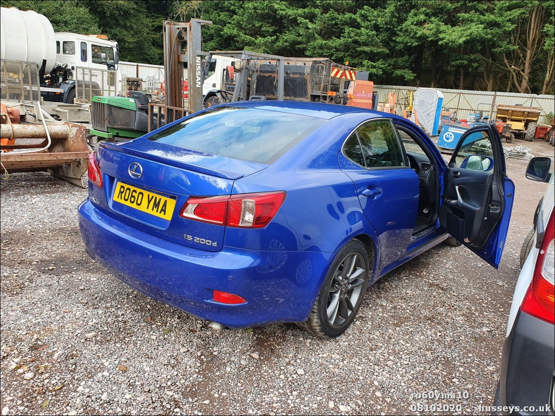 10/60 LEXUS IS 200D F SPORT - 2231cc 4dr Saloon (Blue, 123k) - Image 9 of 10