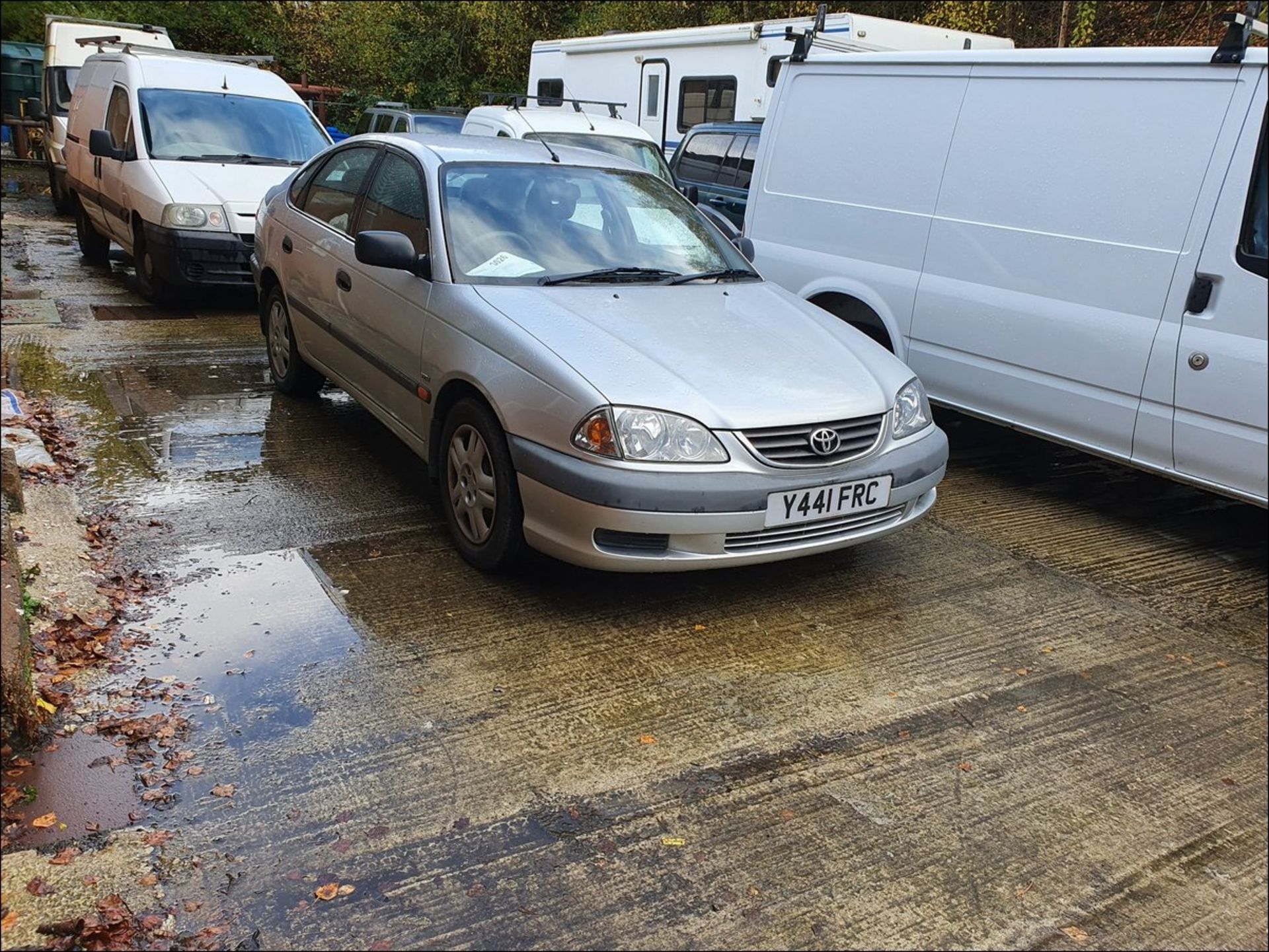 2001 TOYOTA AVENSIS GS VVT-I - 1794cc 5dr Hatchback (Silver, 110k) - Image 2 of 9