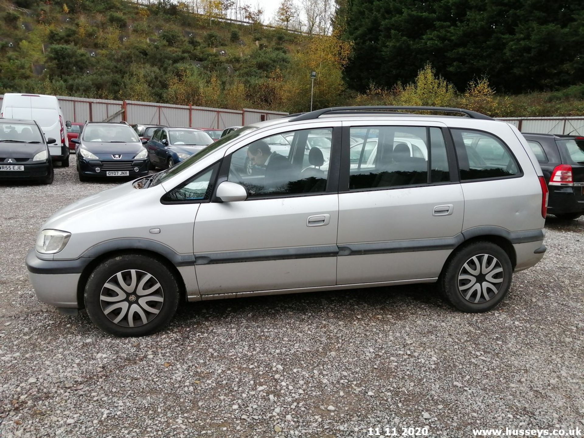 03/03 VAUXHALL ZAFIRA DESIGN DTI 16V - 1995cc 5dr MPV (Silver, 93k) - Image 3 of 12