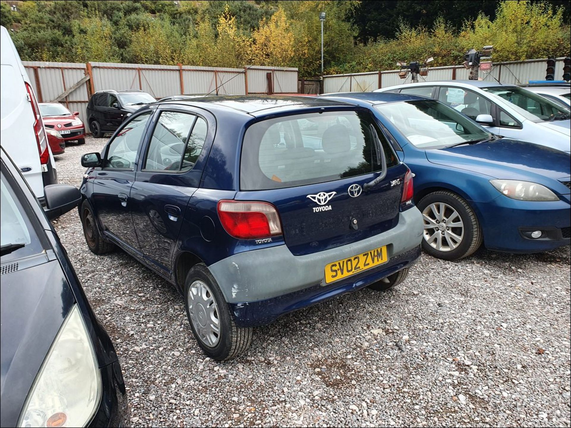 02/02 TOYOTA YARIS GS - 998cc 5dr Hatchback (Blue, 101k) - Image 2 of 11