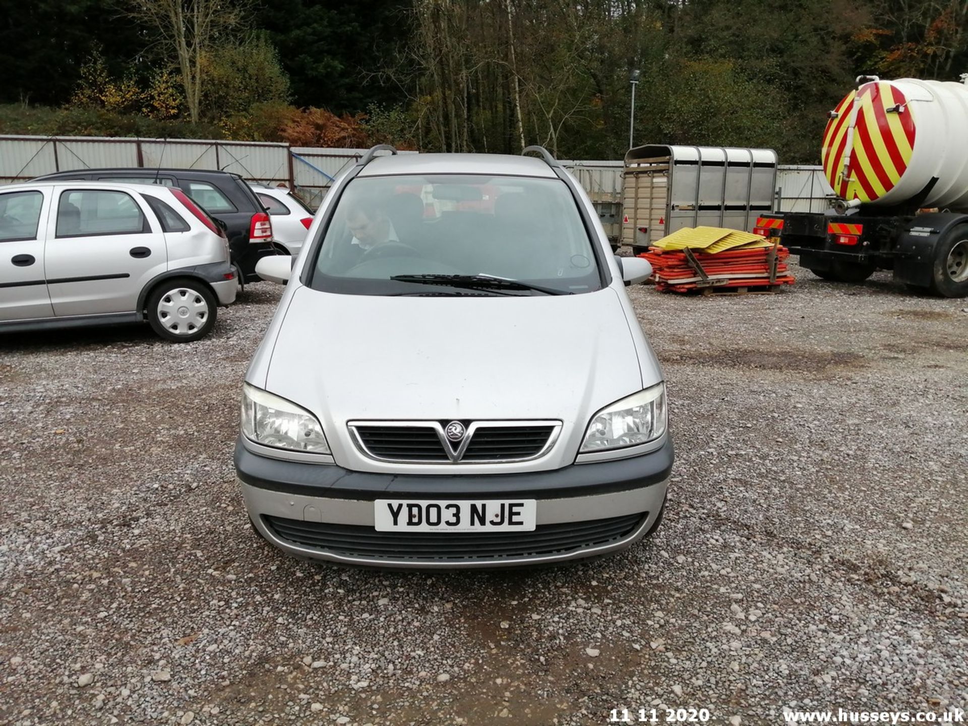 03/03 VAUXHALL ZAFIRA DESIGN DTI 16V - 1995cc 5dr MPV (Silver, 93k) - Image 2 of 12