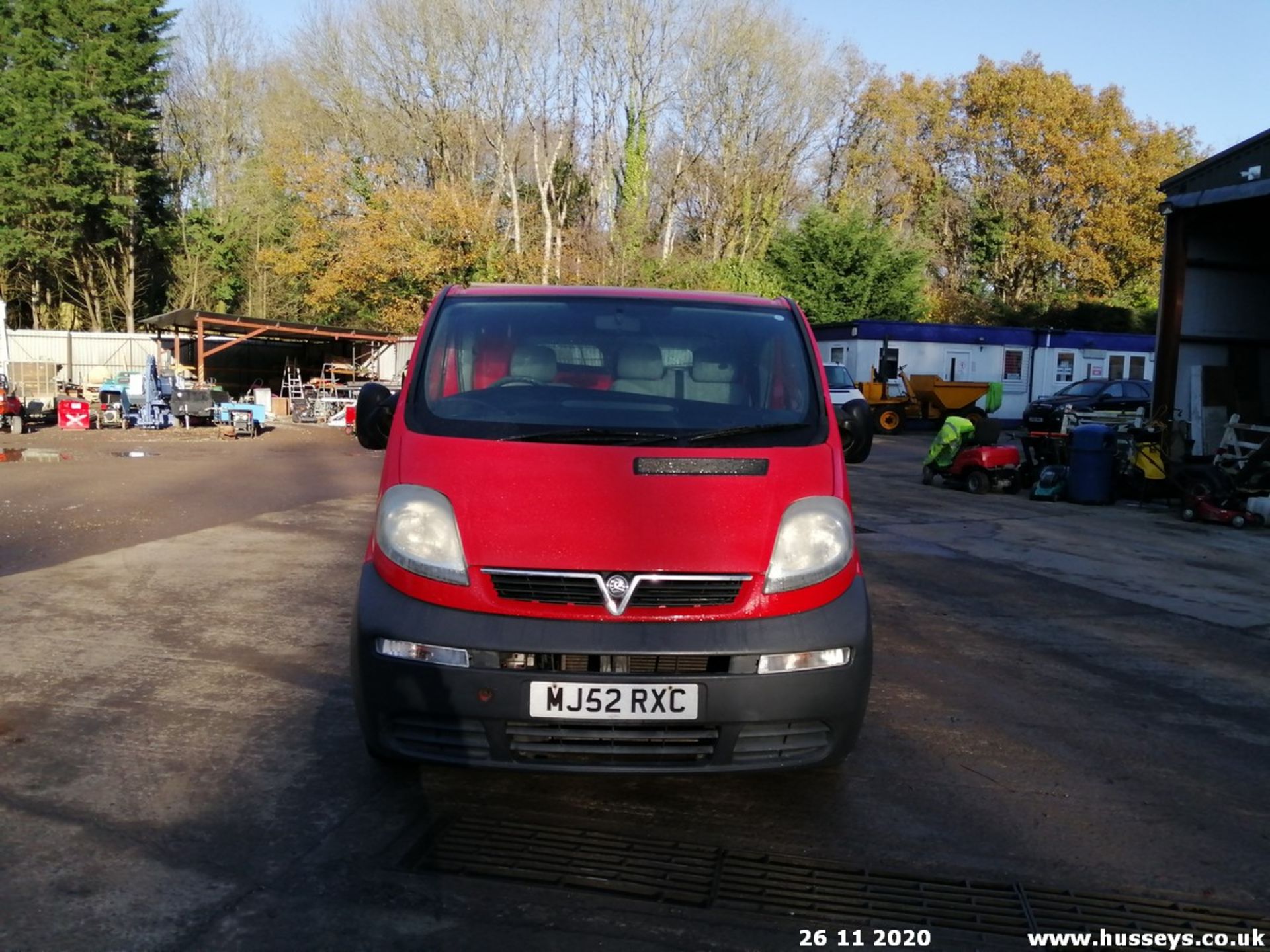 03/52 VAUXHALL VIVARO 2700 DI SWB - 1870cc 5dr Van (Red, 84k) - Image 4 of 9