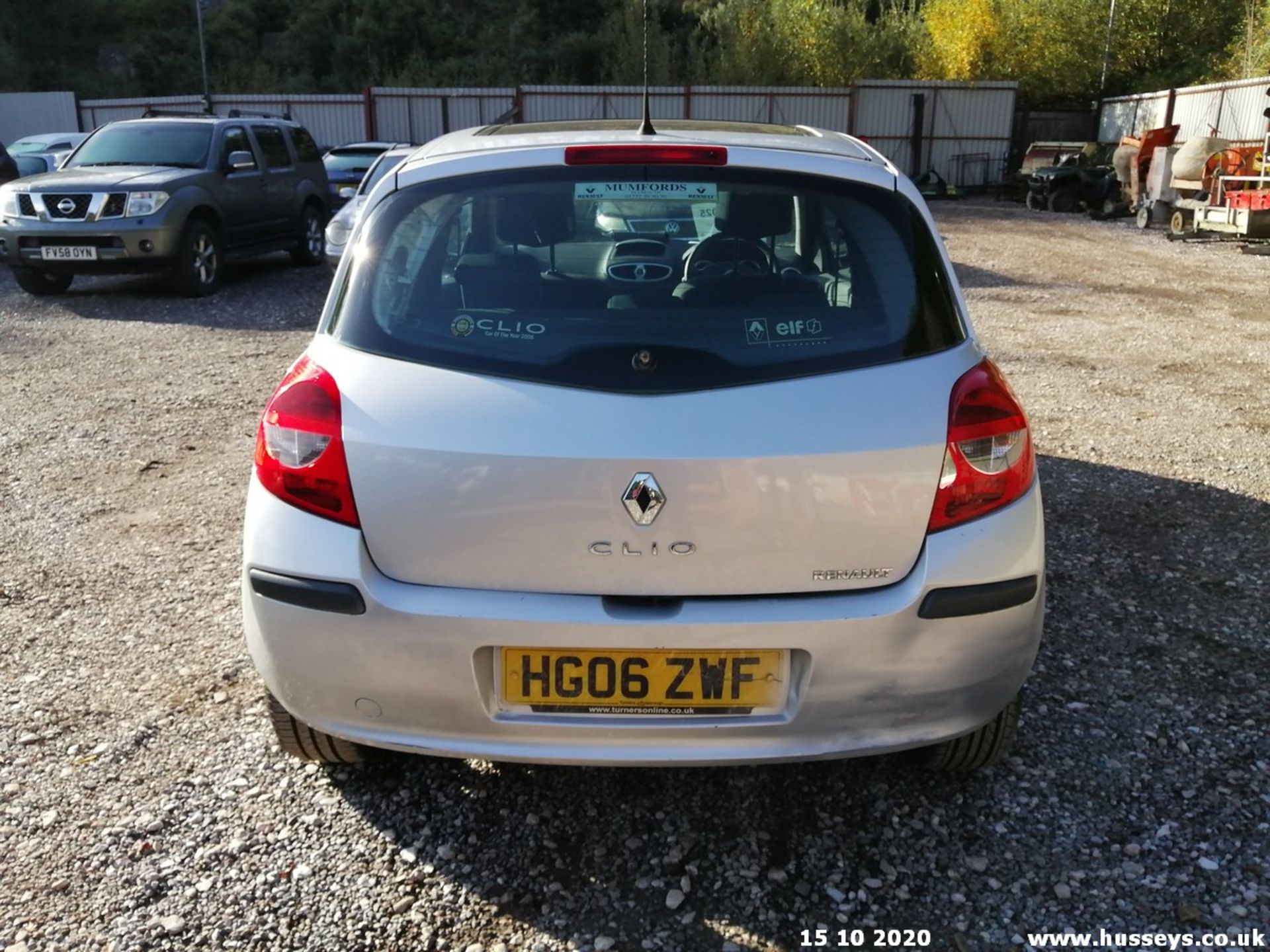 06/06 RENAULT CLIO DYNAMIQUE S - 1390cc 3dr Hatchback (Silver, 104k) - Image 8 of 11