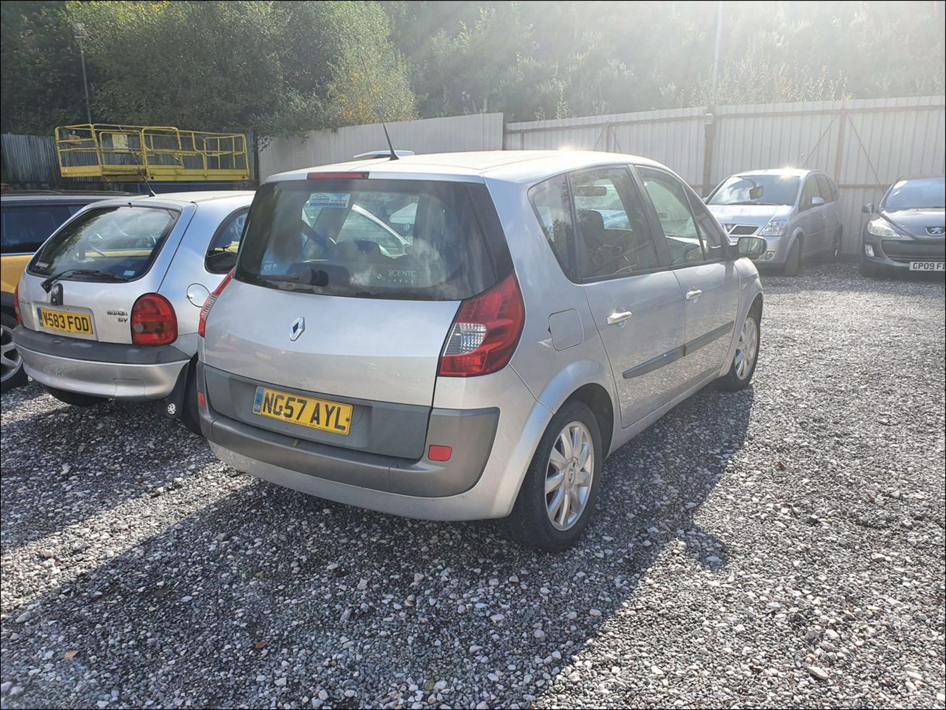 07/57 RENAULT SCENIC DYN VVT - 1598cc 5dr MPV (Silver, 125k) - Image 2 of 10