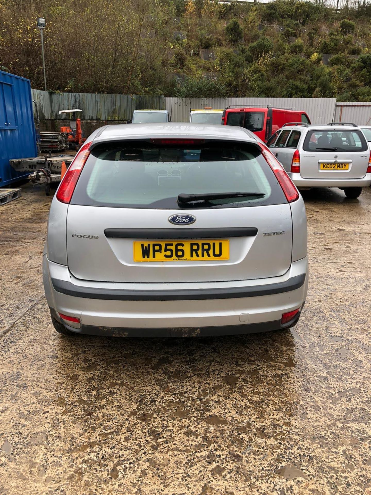 07/56 FORD FOCUS ZETEC CLIMATE - 1596cc 5dr Hatchback (Silver, 104k) - Image 2 of 6