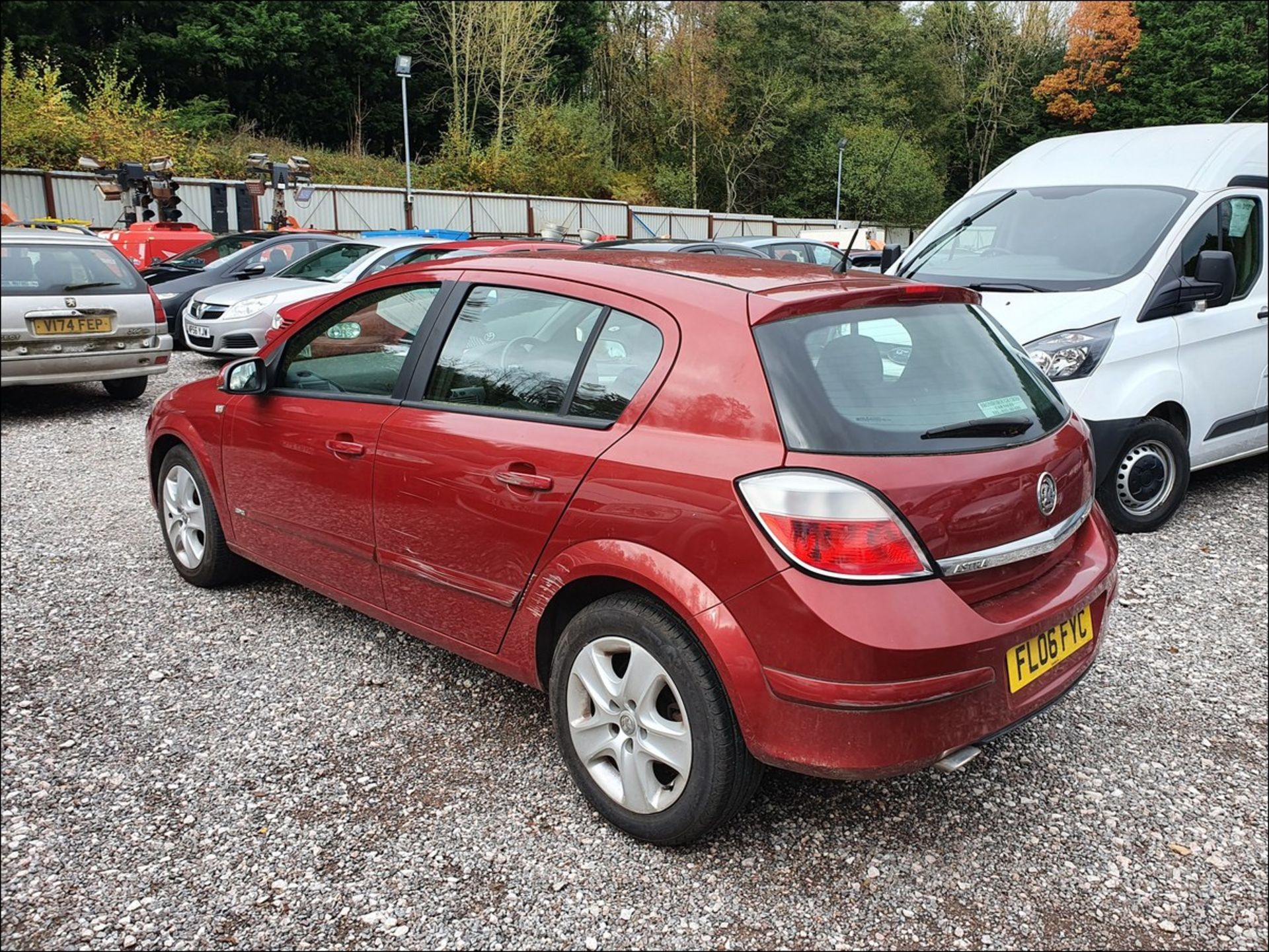 06/06 VAUXHALL ASTRA SXI TWINPORT - 1598cc 5dr Hatchback (Red, 124k) - Image 8 of 9