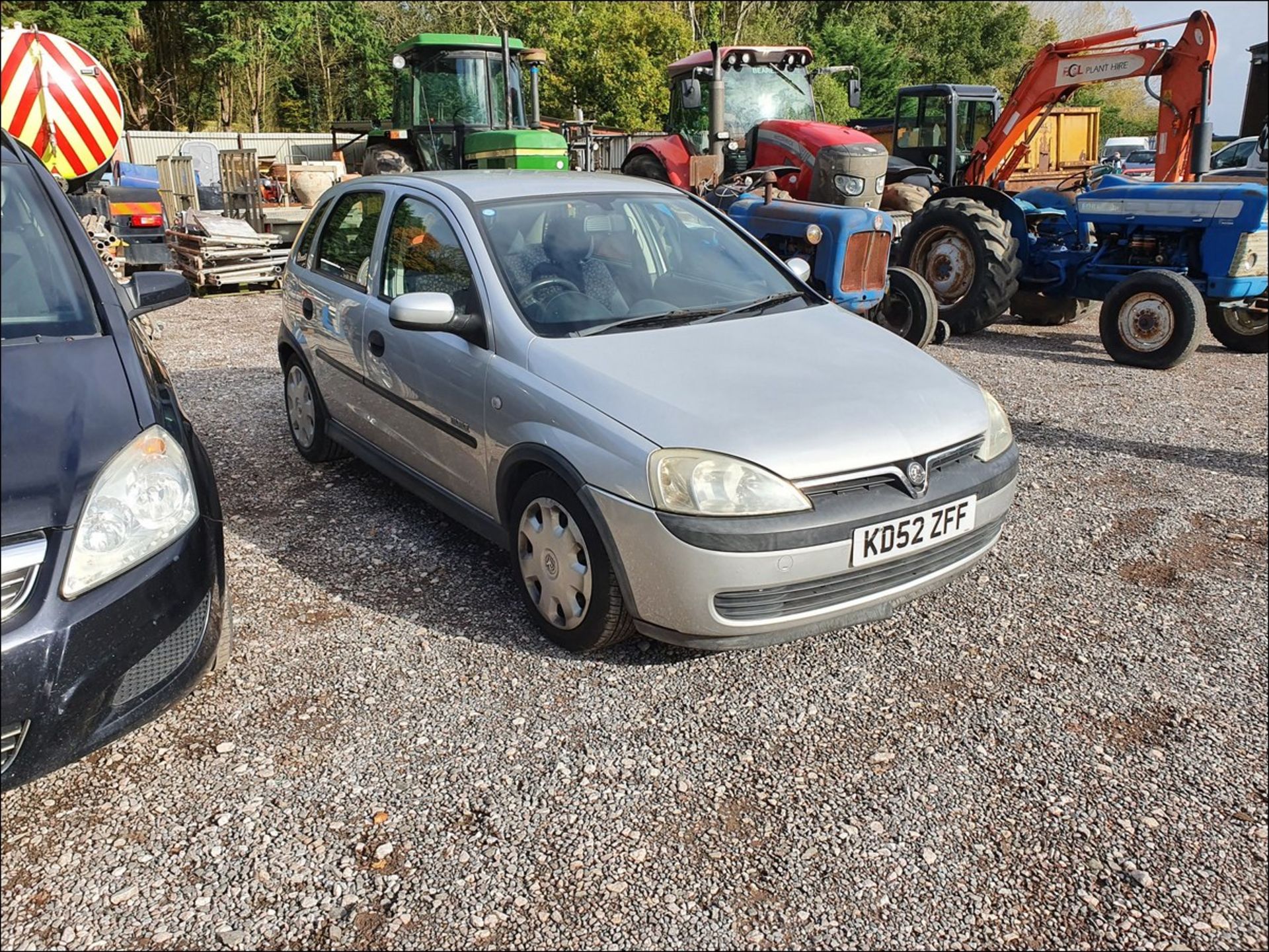 02/52 VAUXHALL CORSA ELEGANCE 16V - 1199cc 5dr Hatchback (Silver, 73k) - Image 2 of 11