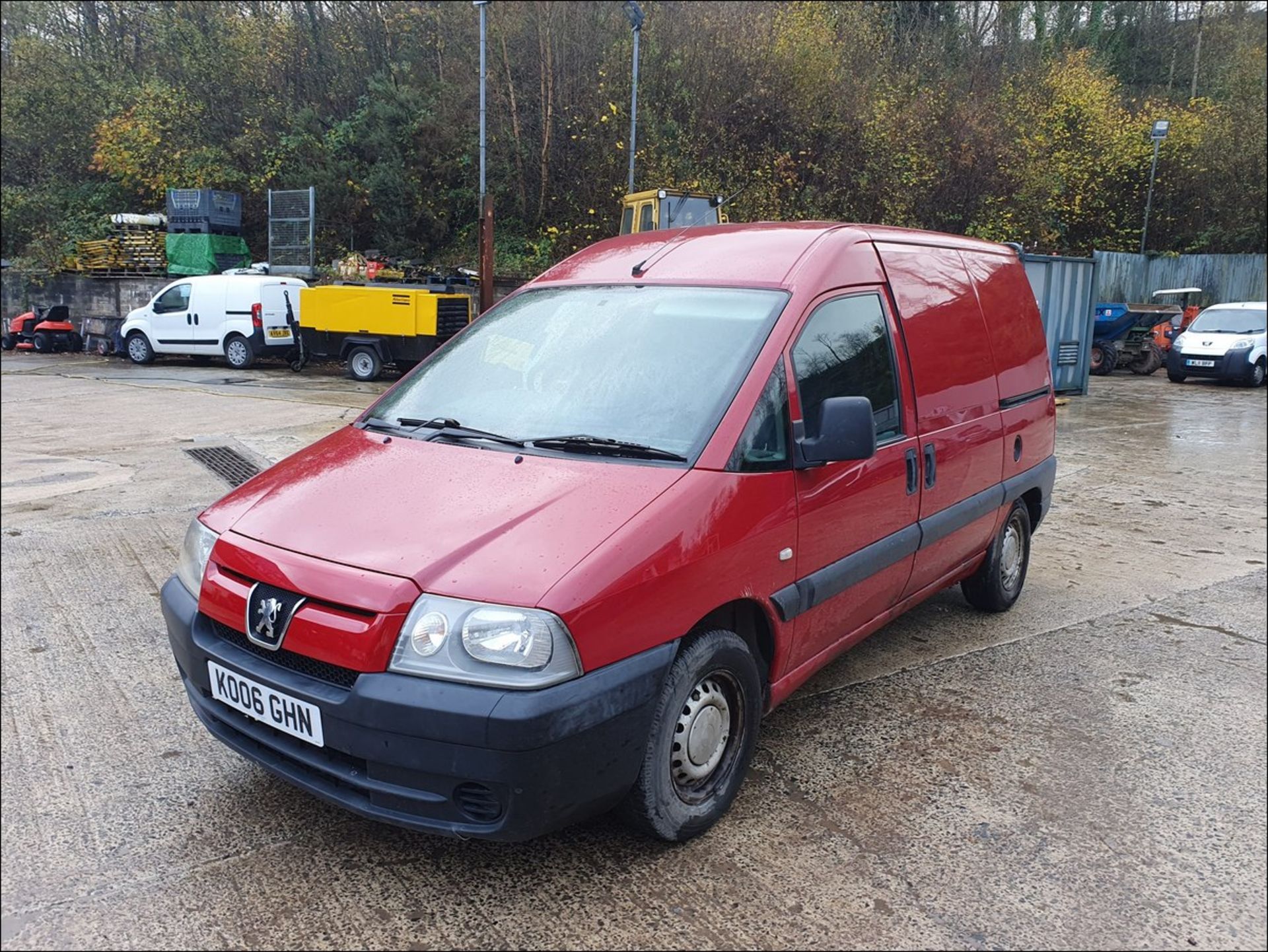 06/06 PEUGEOT EXPERT 815D - 1868cc 6dr Van (Red, 189k) - Image 3 of 11