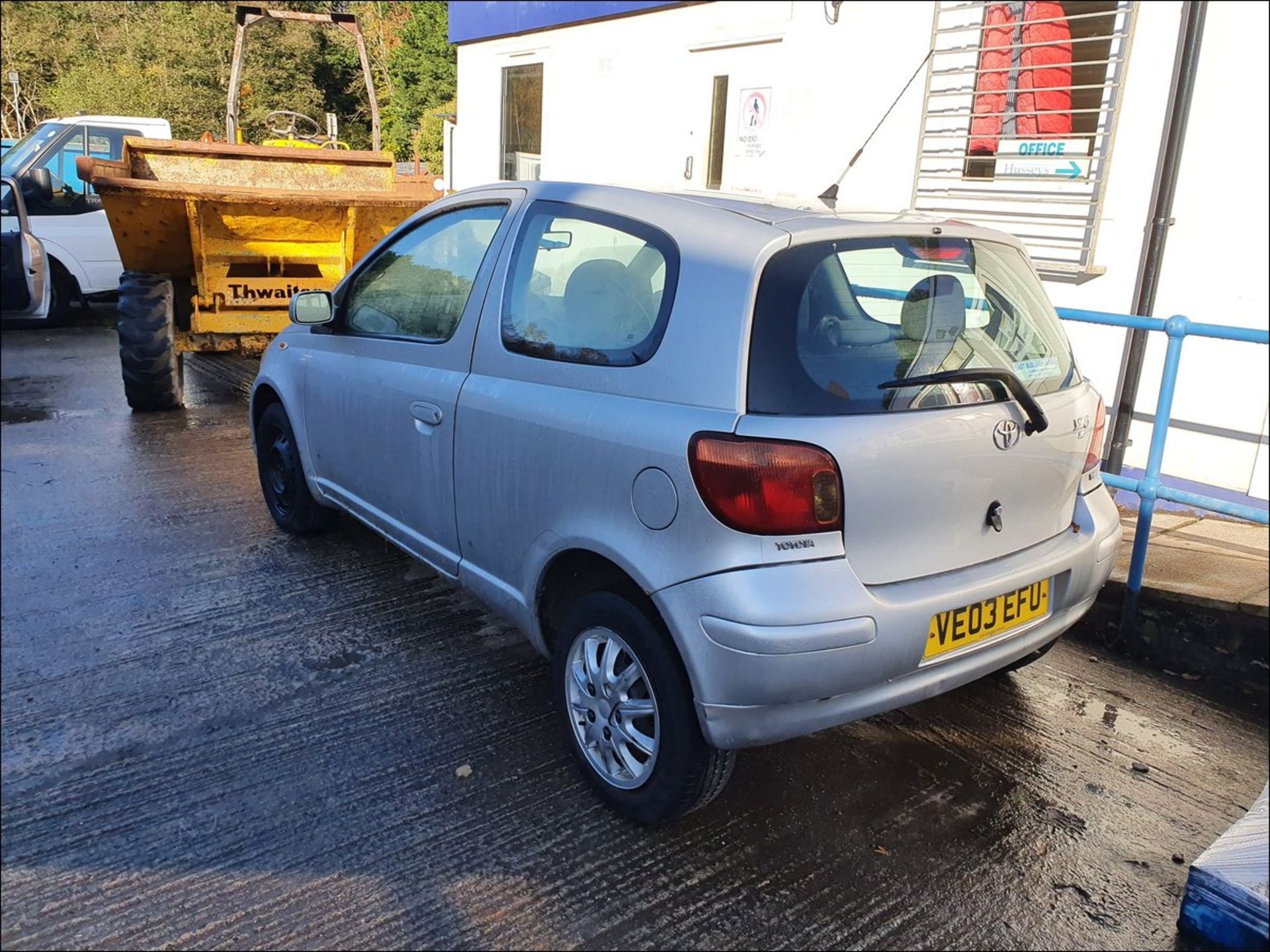 03/03 TOYOTA YARIS T SPIRIT - 998cc 3dr Hatchback (Silver, 108k) - Image 10 of 11