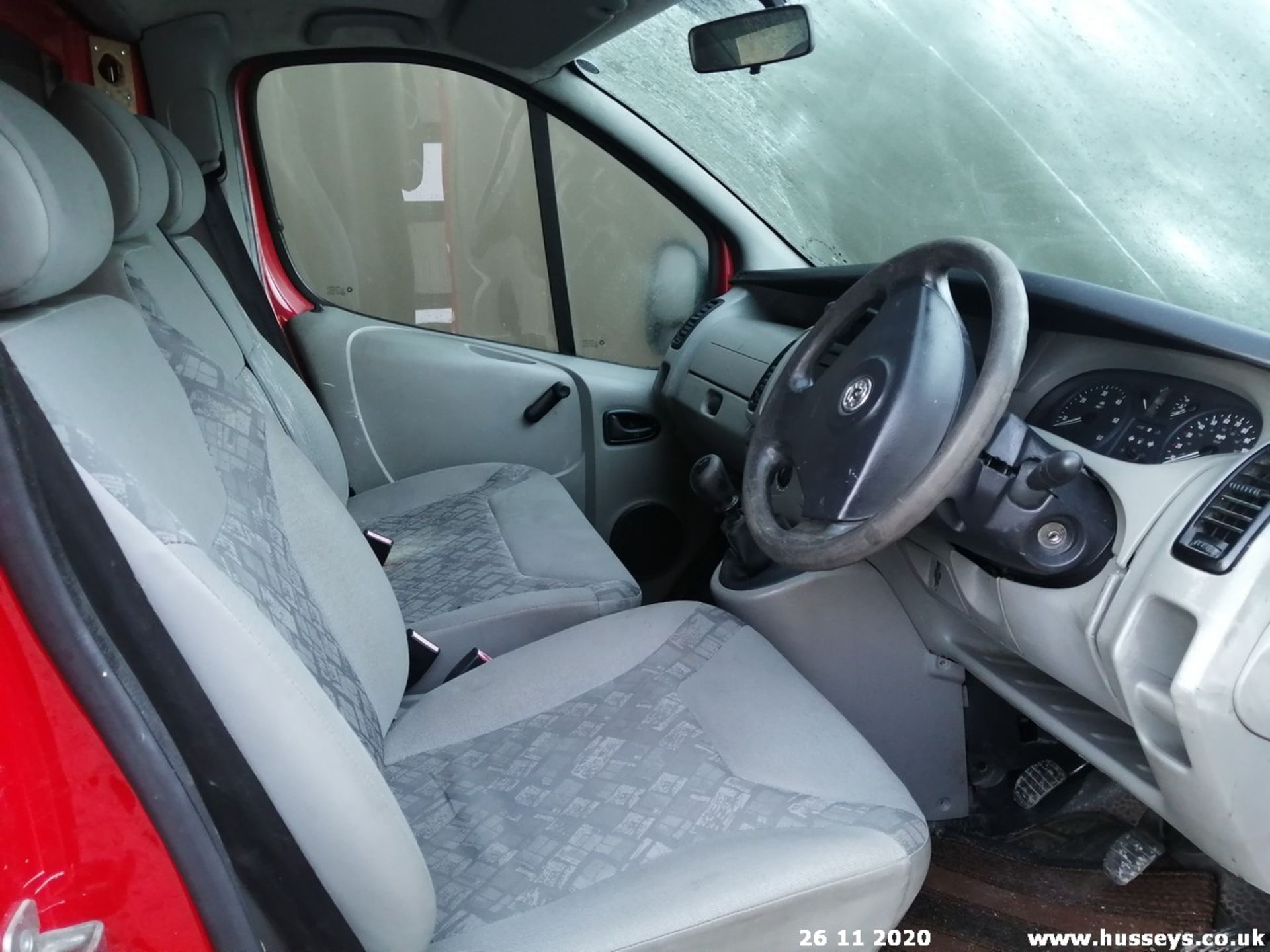 03/52 VAUXHALL VIVARO 2700 DI SWB - 1870cc 5dr Van (Red, 84k) - Image 9 of 9