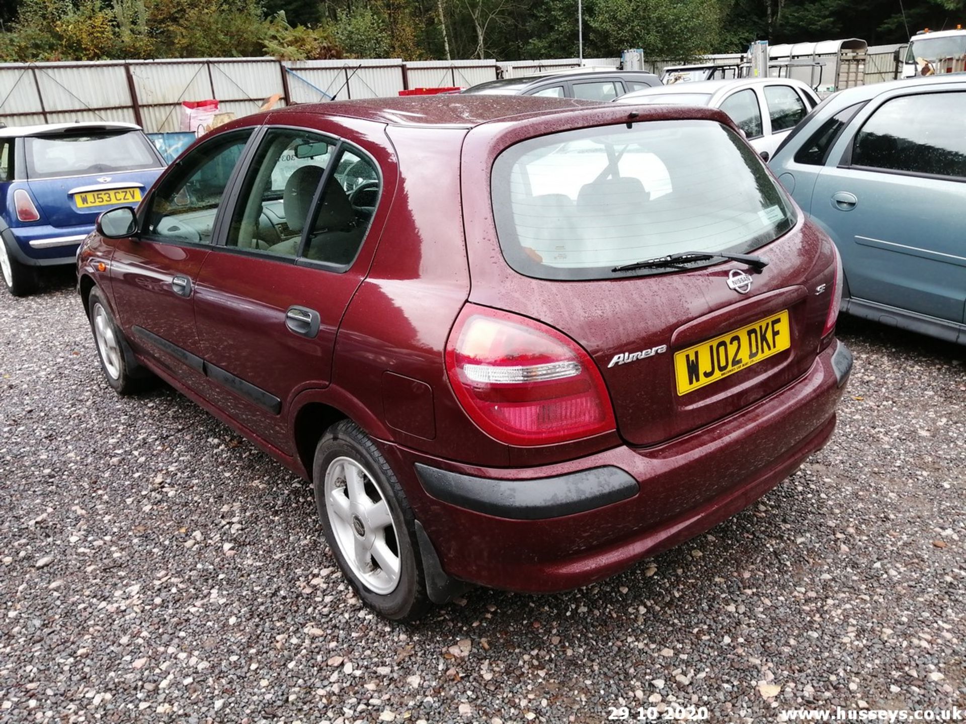 02/02 NISSAN ALMERA SE - 1497cc 5dr Hatchback (Red, 111k) - Image 6 of 11