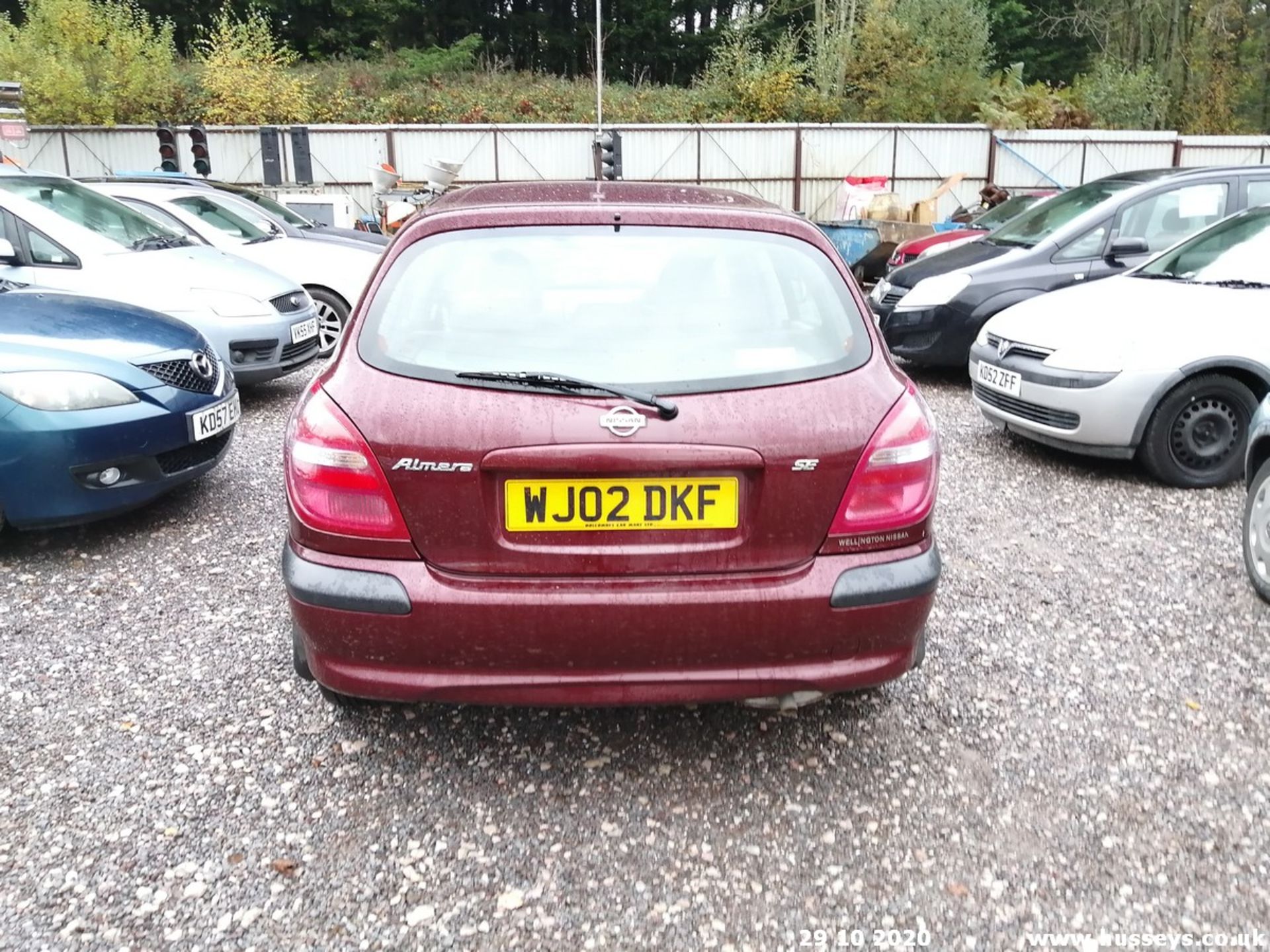 02/02 NISSAN ALMERA SE - 1497cc 5dr Hatchback (Red, 111k) - Image 7 of 11