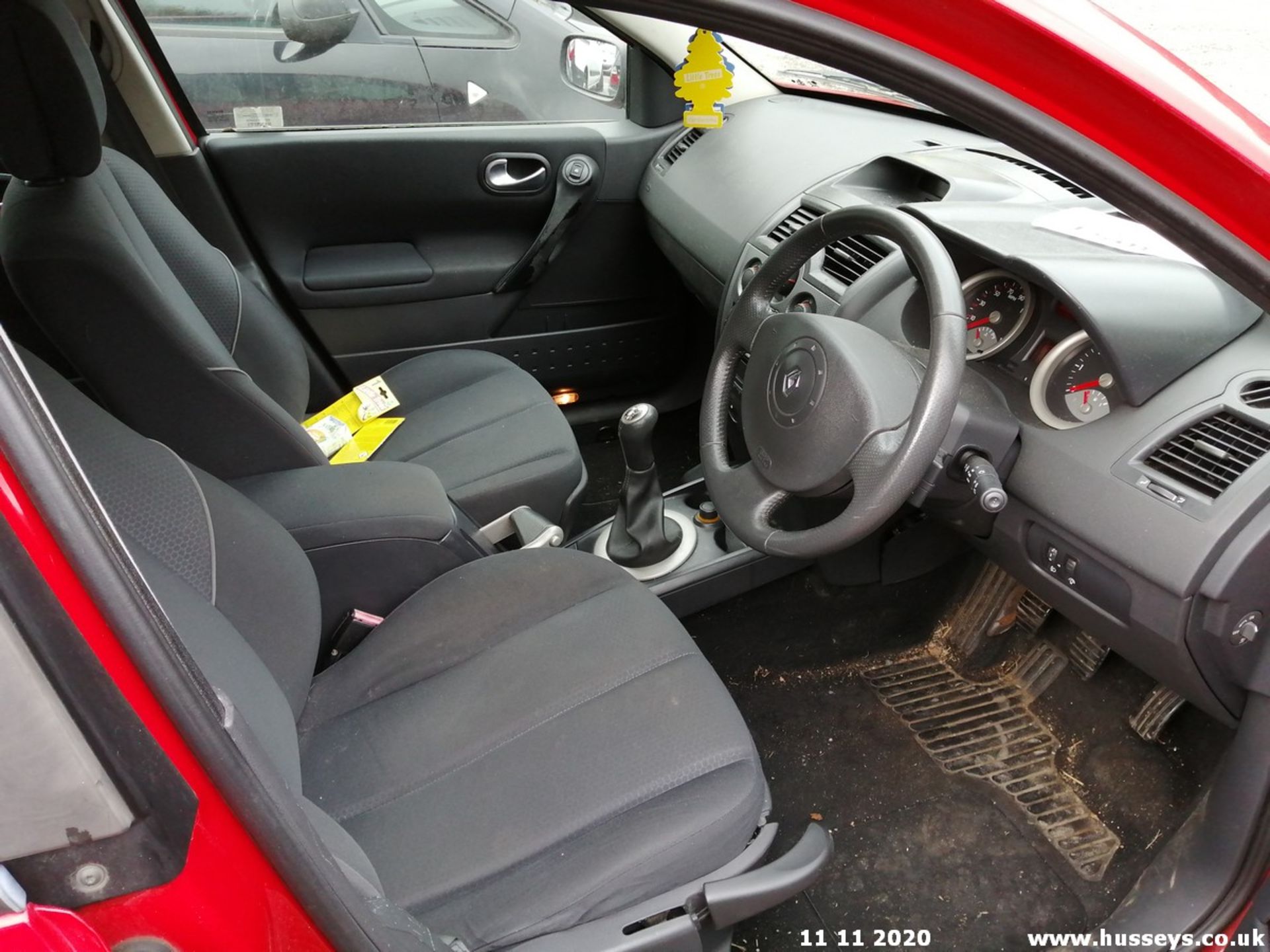 03/53 RENAULT MEGANE DYNAMIQUE DCI 80 - 1461cc 5dr Hatchback (Red, 139k) - Image 9 of 12