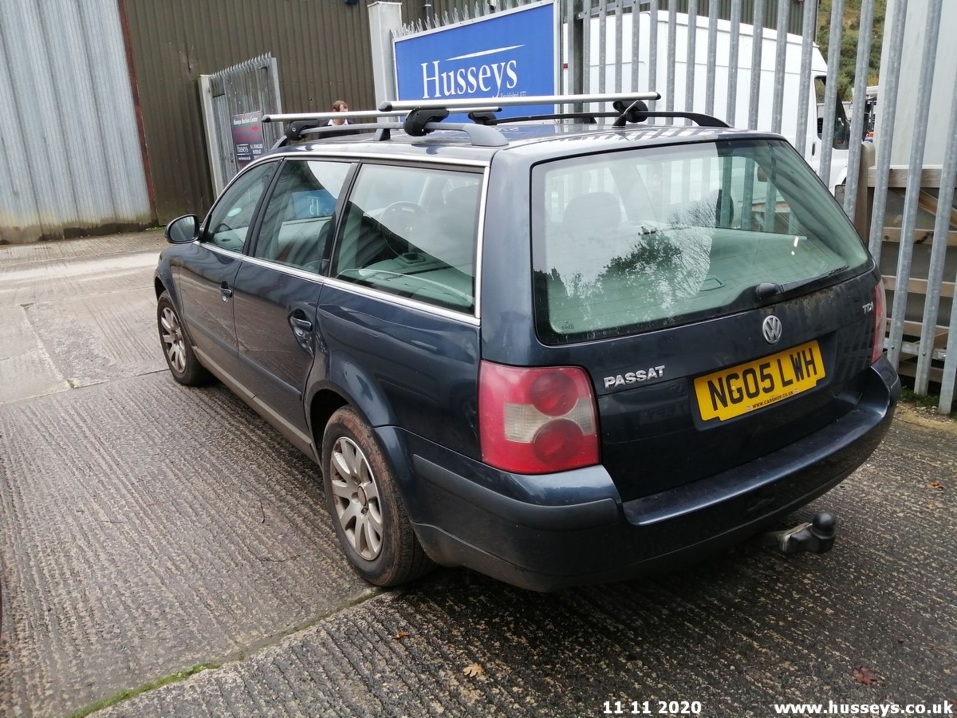 05/05 VOLKSWAGEN PASSAT TRENDLINE TDI 100 - 1896cc 5dr Estate (Blue, 205k) - Image 3 of 9