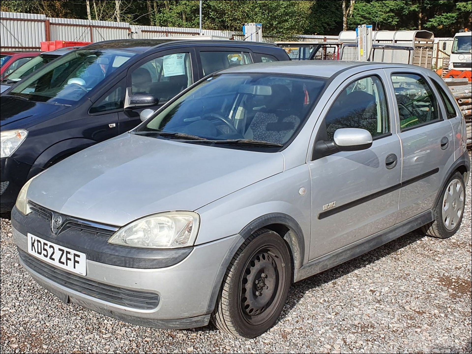 02/52 VAUXHALL CORSA ELEGANCE 16V - 1199cc 5dr Hatchback (Silver, 73k)