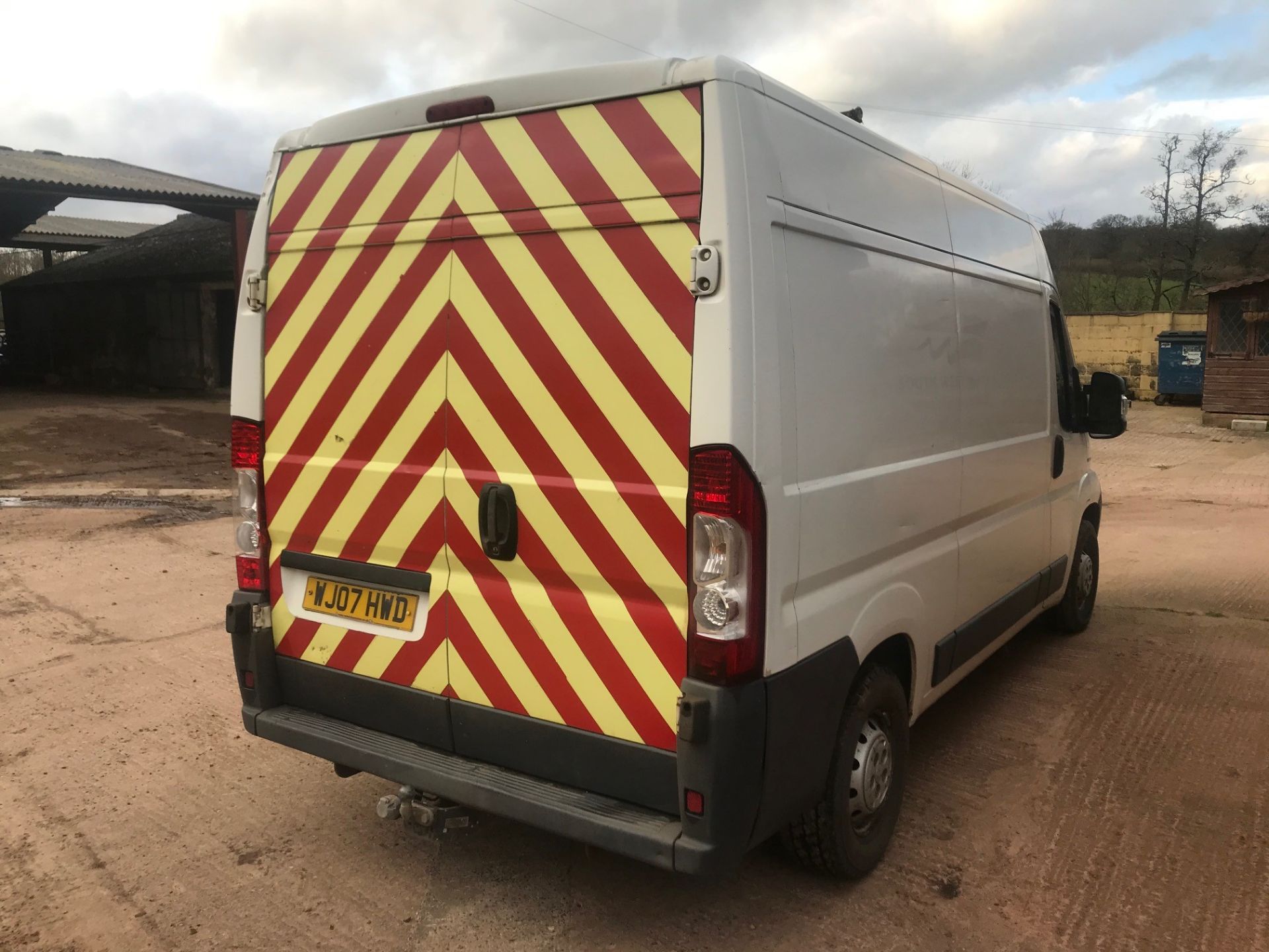 07/07 PEUGEOT BOXER 335 MWB - 2198cc Van (White, 116k 5 service stamps) - Image 9 of 16