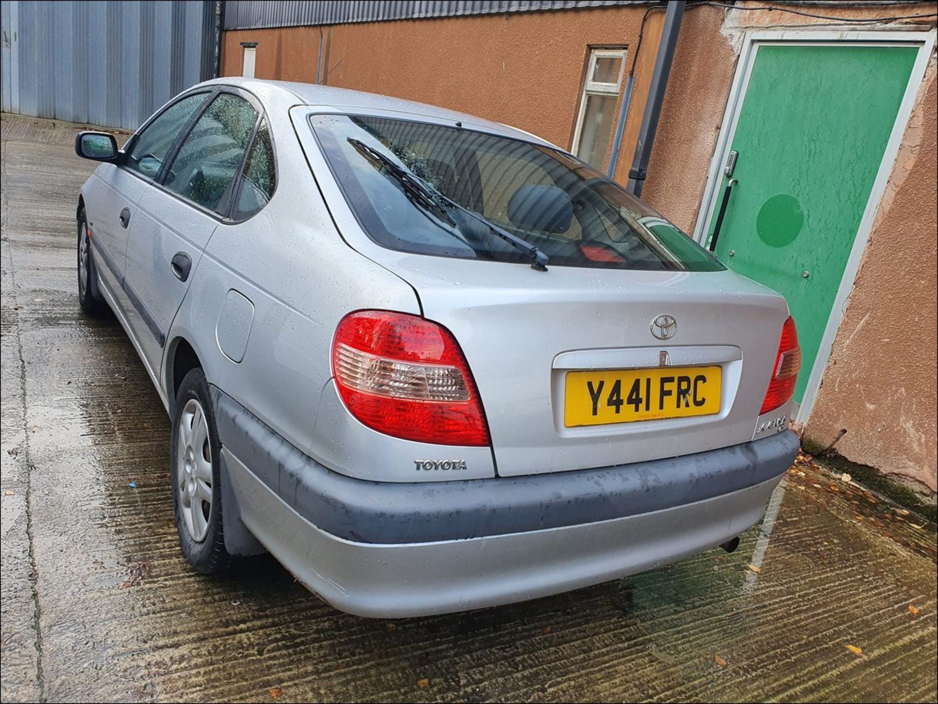 2001 TOYOTA AVENSIS GS VVT-I - 1794cc 5dr Hatchback (Silver, 110k) - Image 7 of 9