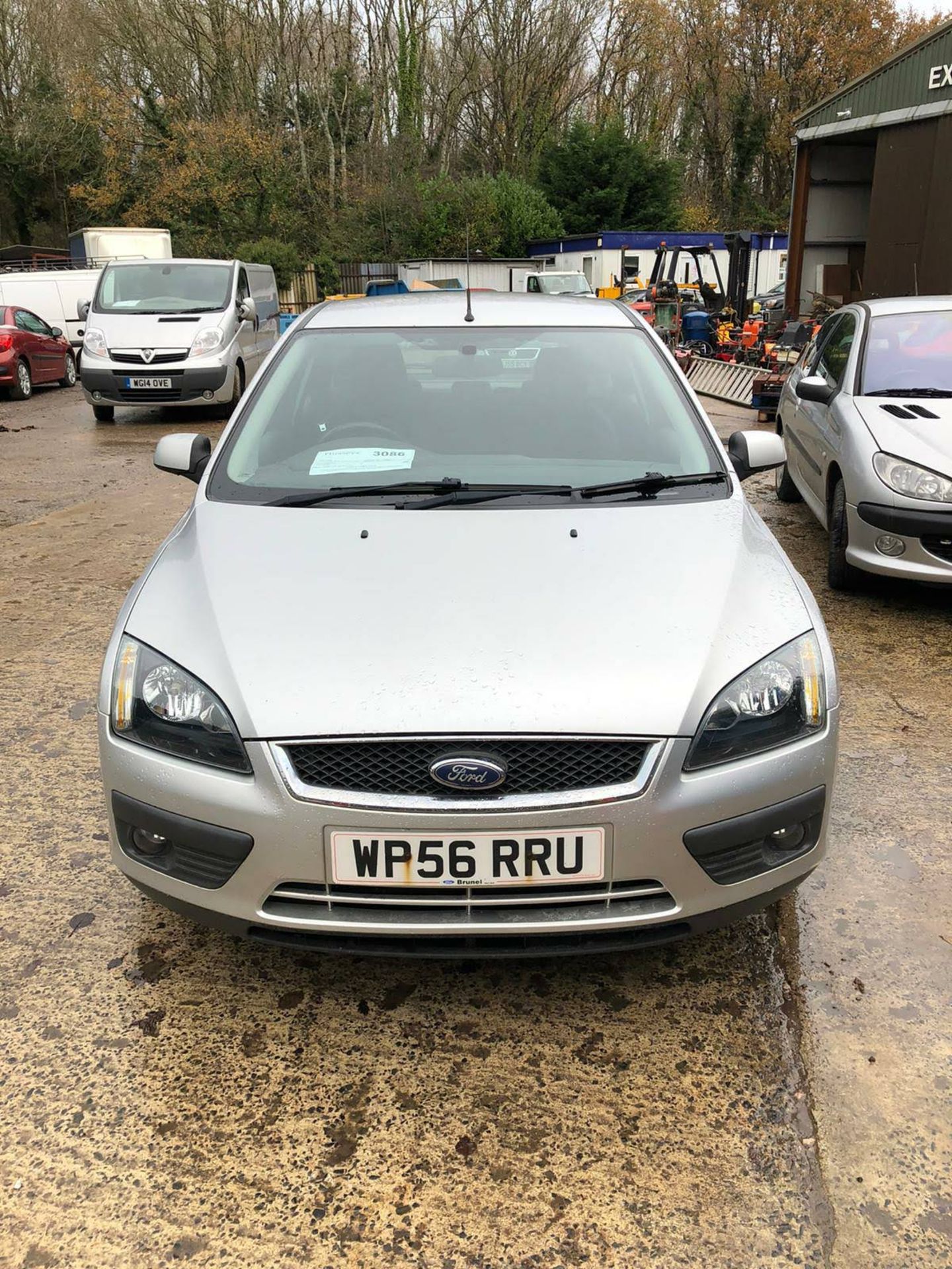 07/56 FORD FOCUS ZETEC CLIMATE - 1596cc 5dr Hatchback (Silver, 104k) - Image 6 of 6