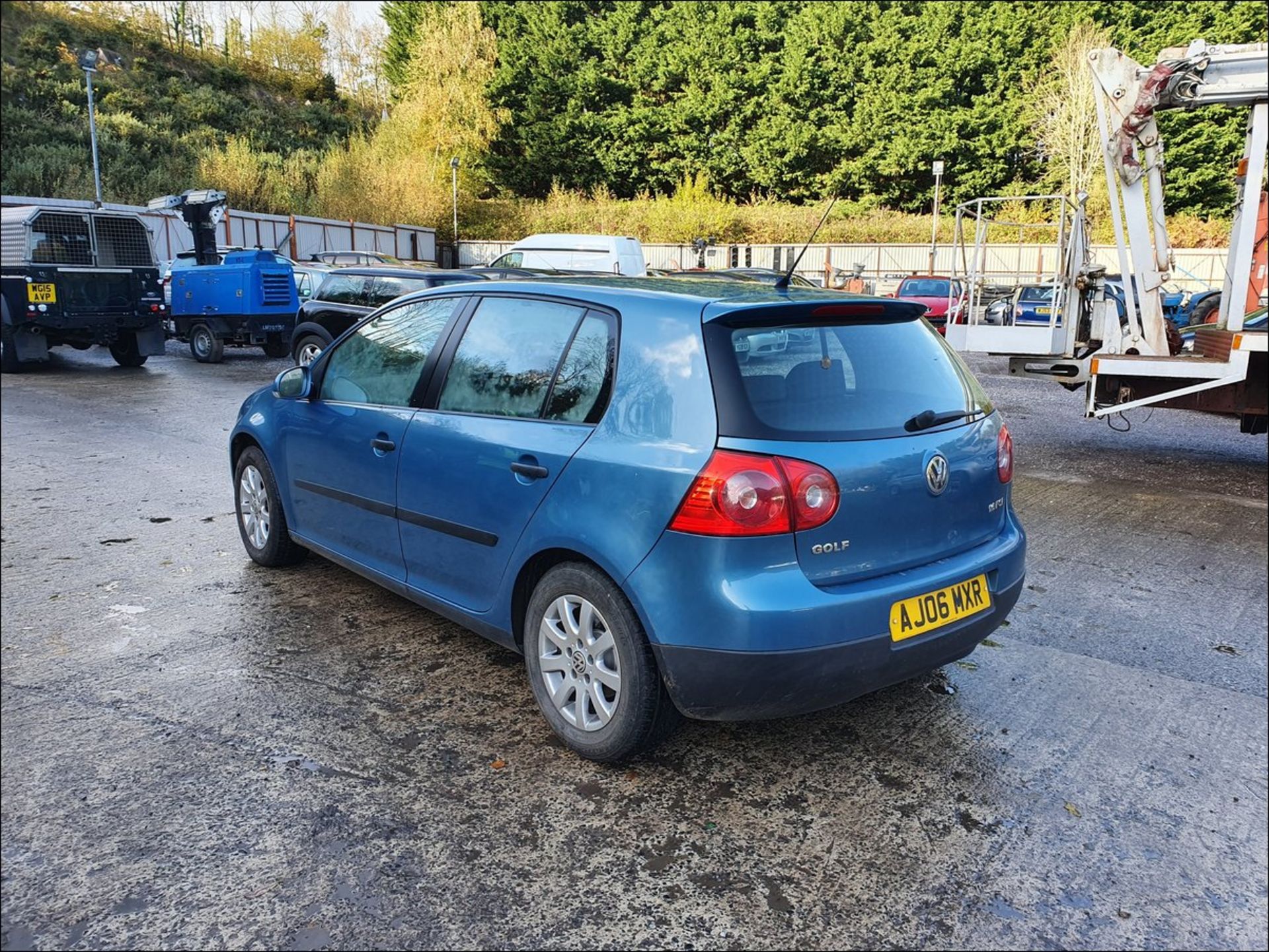 06/06 VOLKSWAGEN GOLF FSI SE - 1598cc 5dr Hatchback (Blue, 121k) - Image 3 of 8