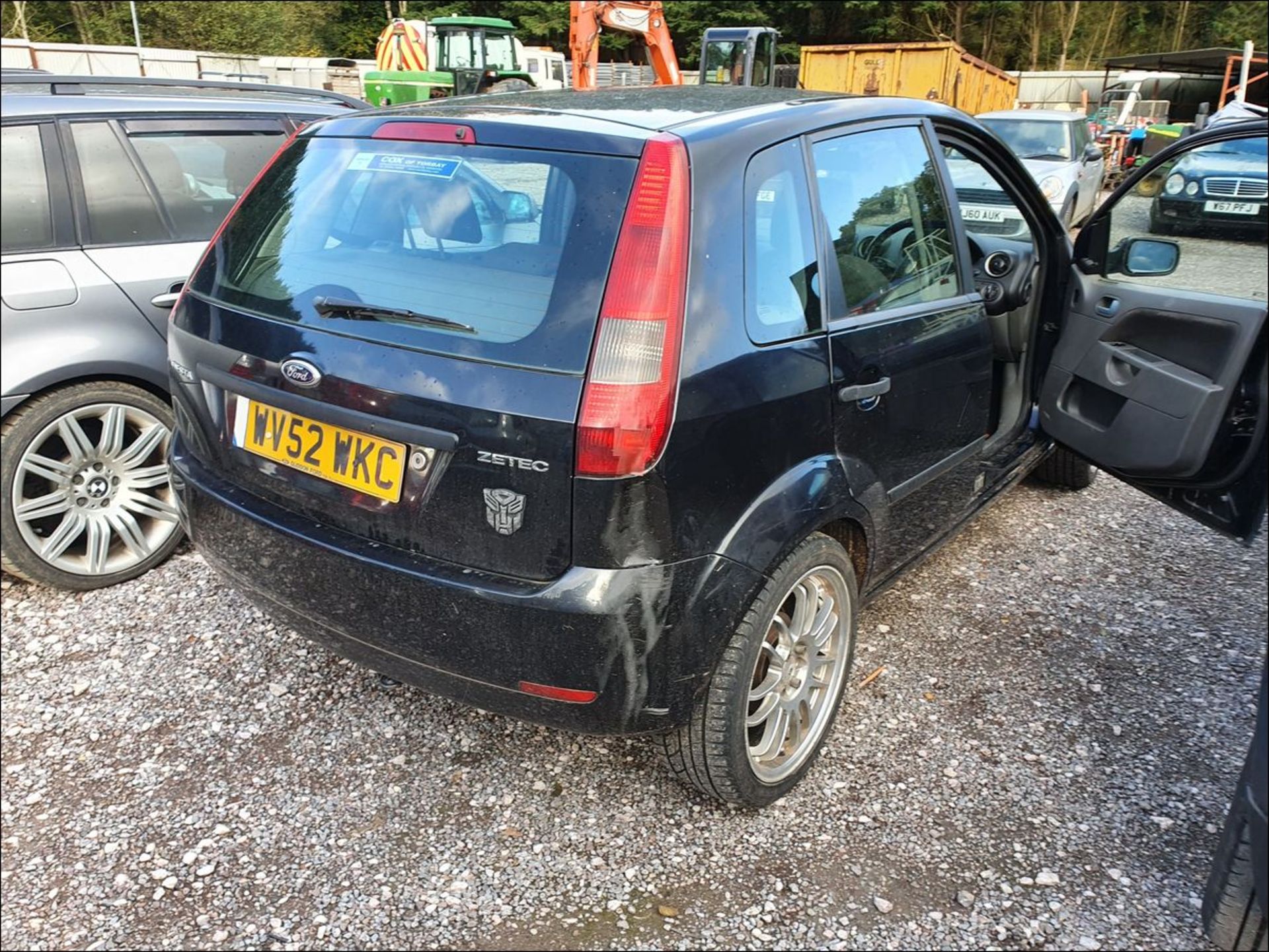 02/52 FORD FIESTA ZETEC - 1388cc 5dr Hatchback (Black, 72k) - Image 8 of 10