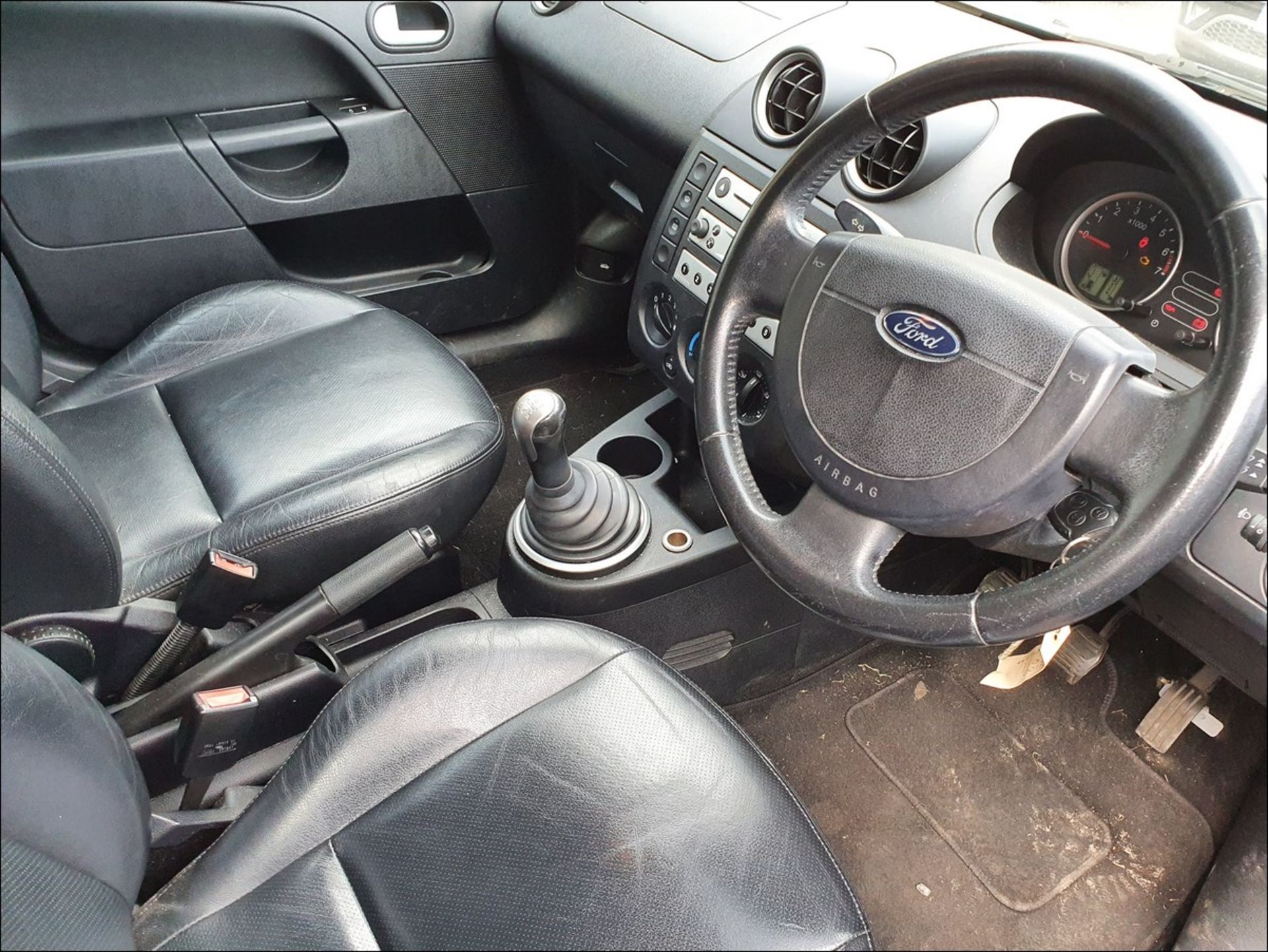 05/05 FORD FIESTA GHIA - 1388cc 5dr Hatchback (Blue, 65k) - Image 7 of 10