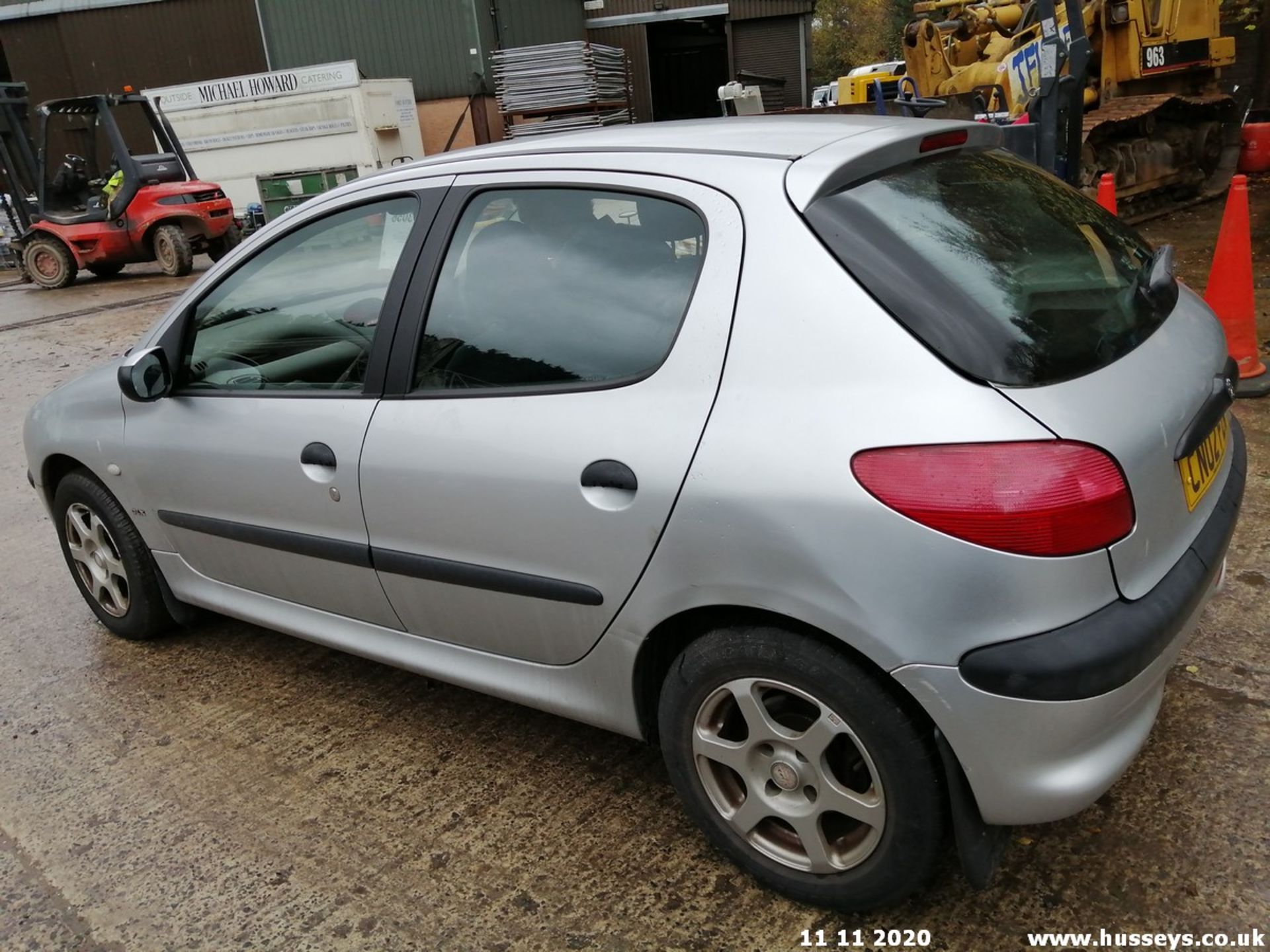 02/02 PEUGEOT 206 GLX - 1587cc 5dr Hatchback (Silver, 56k) - Image 7 of 12