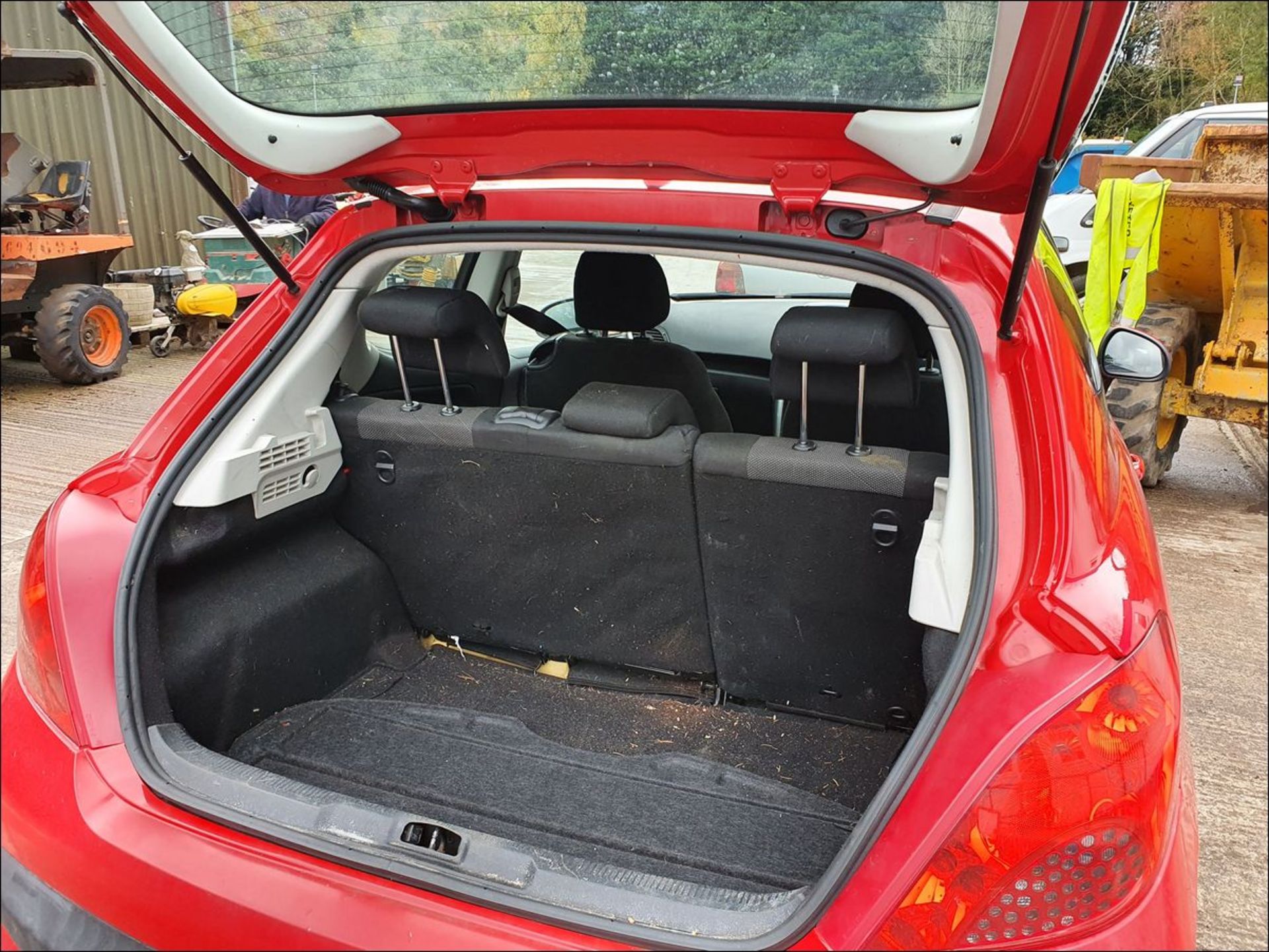 07/57 PEUGEOT 207 M:PLAY - 1360cc 3dr Hatchback (Red, 88k) - Image 2 of 11