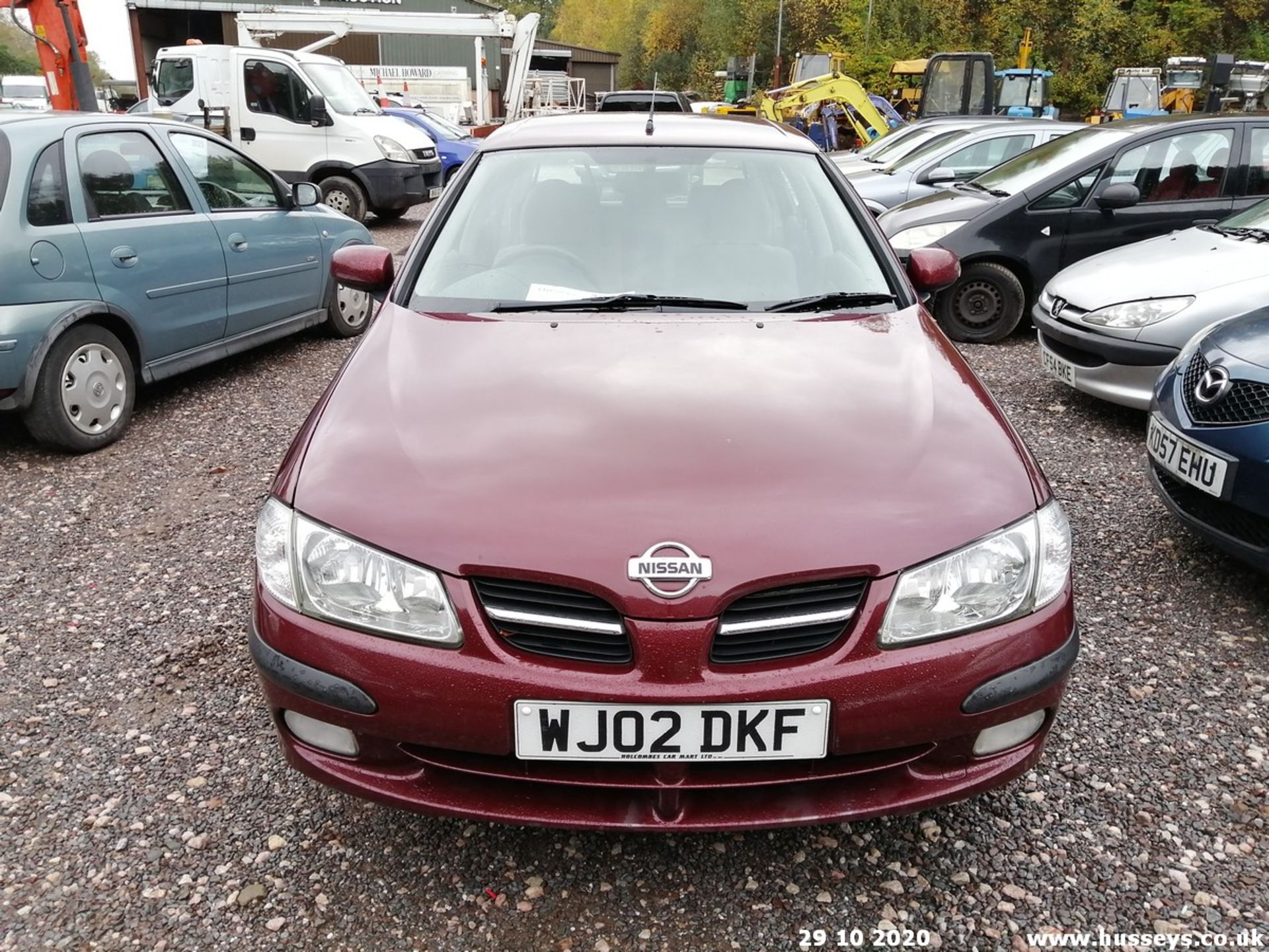 02/02 NISSAN ALMERA SE - 1497cc 5dr Hatchback (Red, 111k) - Image 2 of 11