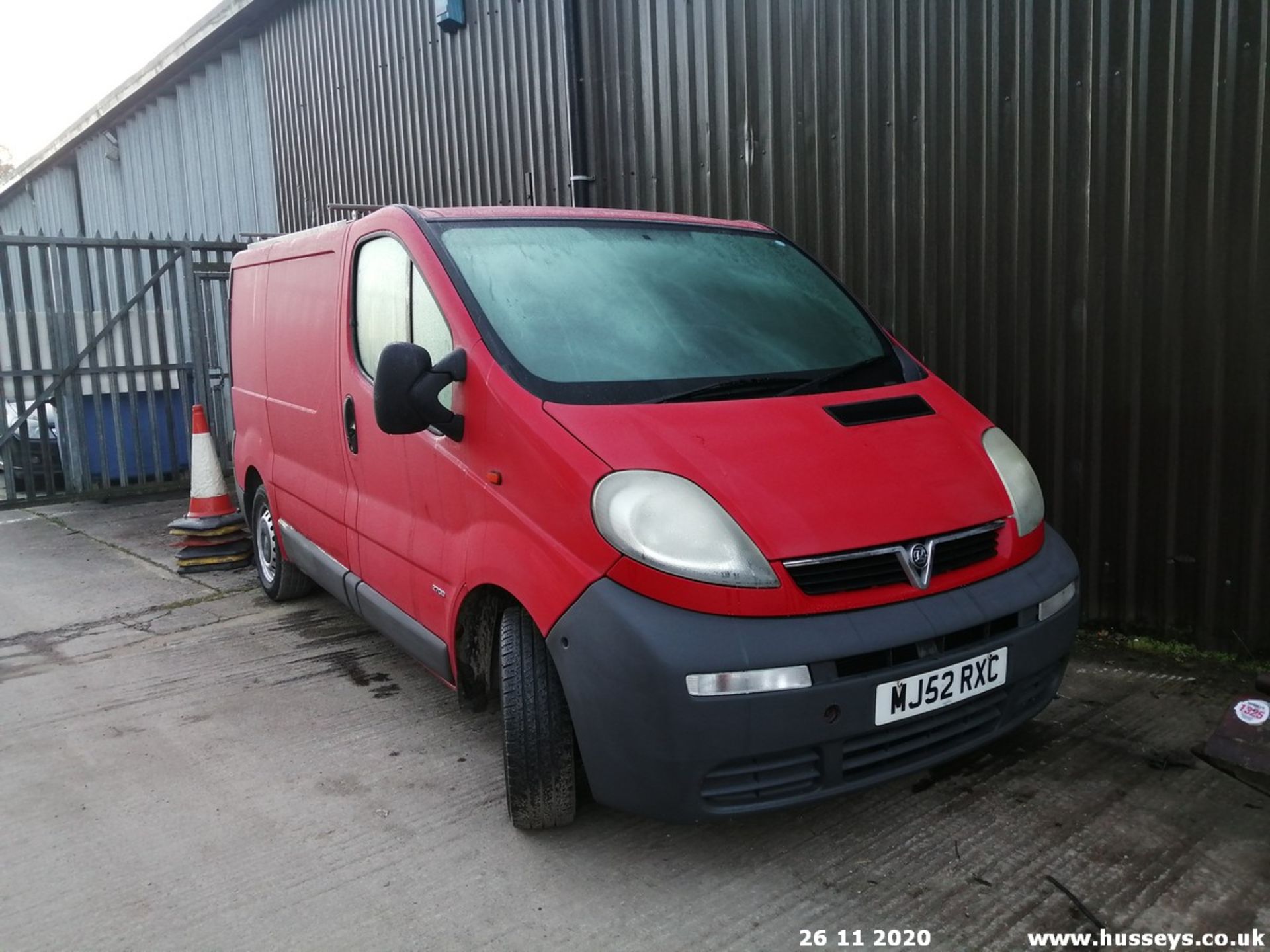 03/52 VAUXHALL VIVARO 2700 DI SWB - 1870cc 5dr Van (Red, 84k)