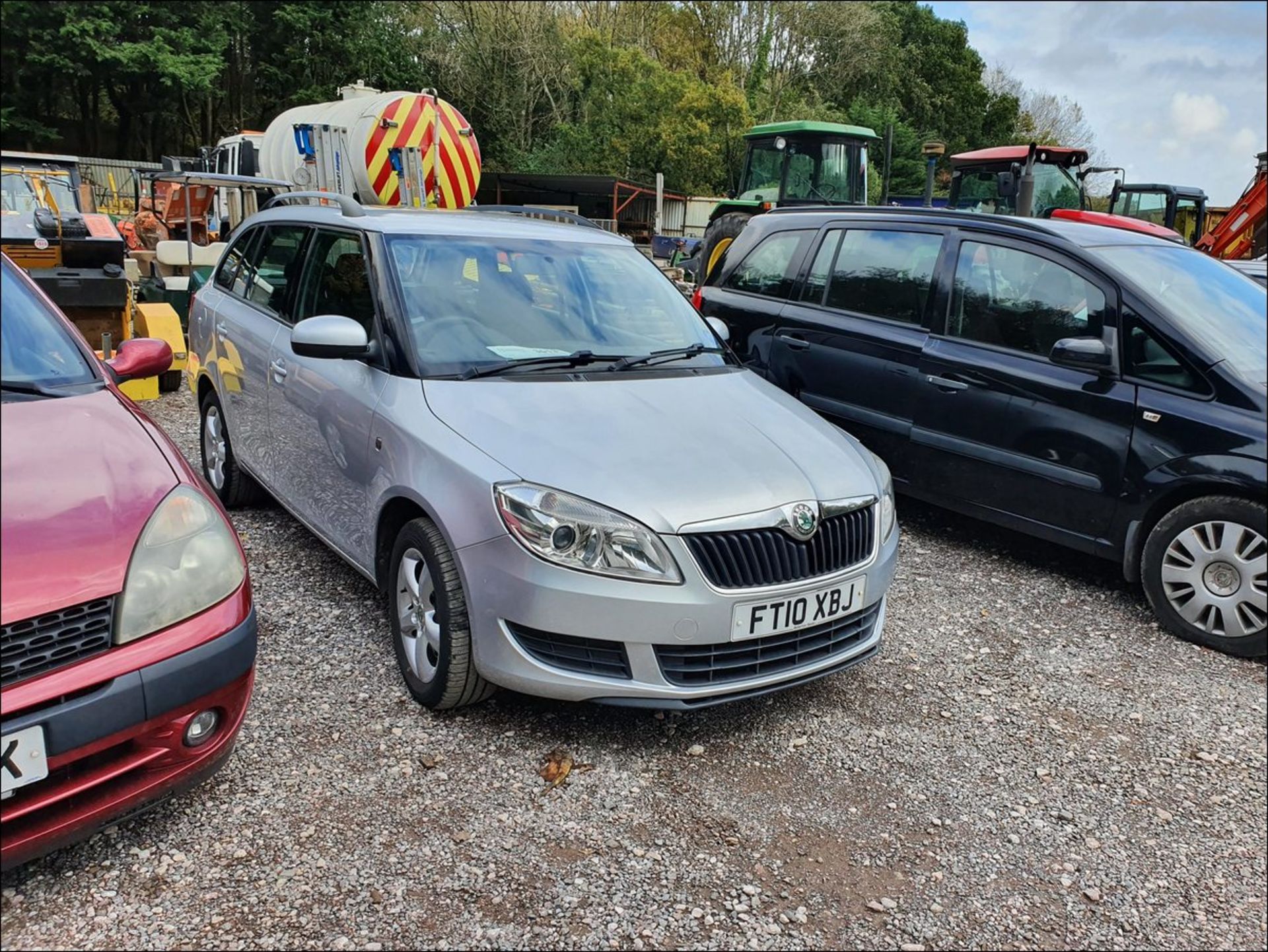 10/10 SKODA FABIA SE TDI CR 105 - 1598cc 5dr Estate (Silver, 140k) - Image 2 of 9