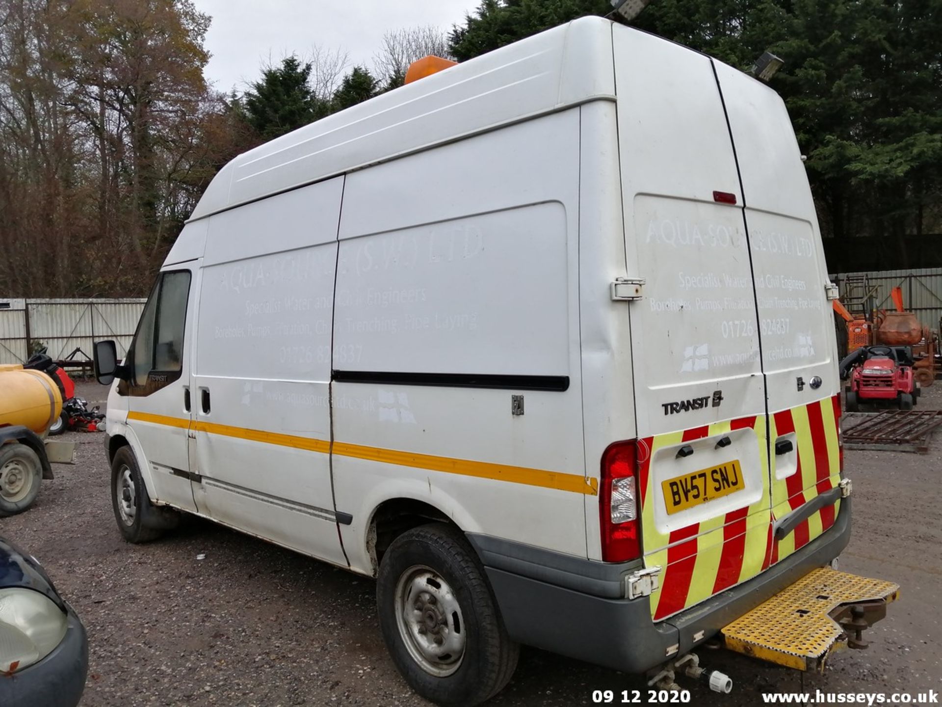 08/57 FORD TRANSIT 100 T350M RWD - 2402cc Van (White, 144k) - Image 4 of 6