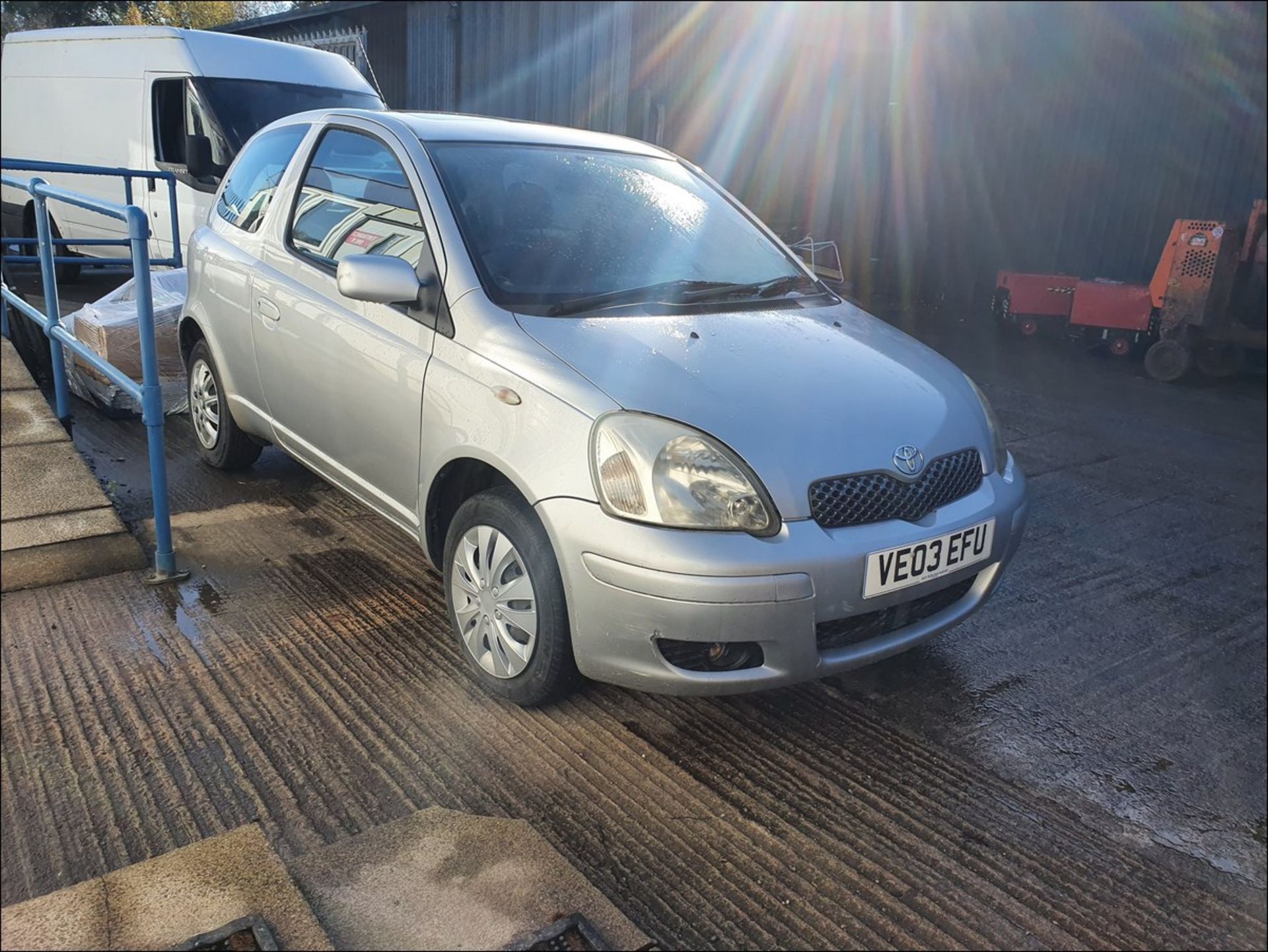 03/03 TOYOTA YARIS T SPIRIT - 998cc 3dr Hatchback (Silver, 108k) - Image 3 of 11