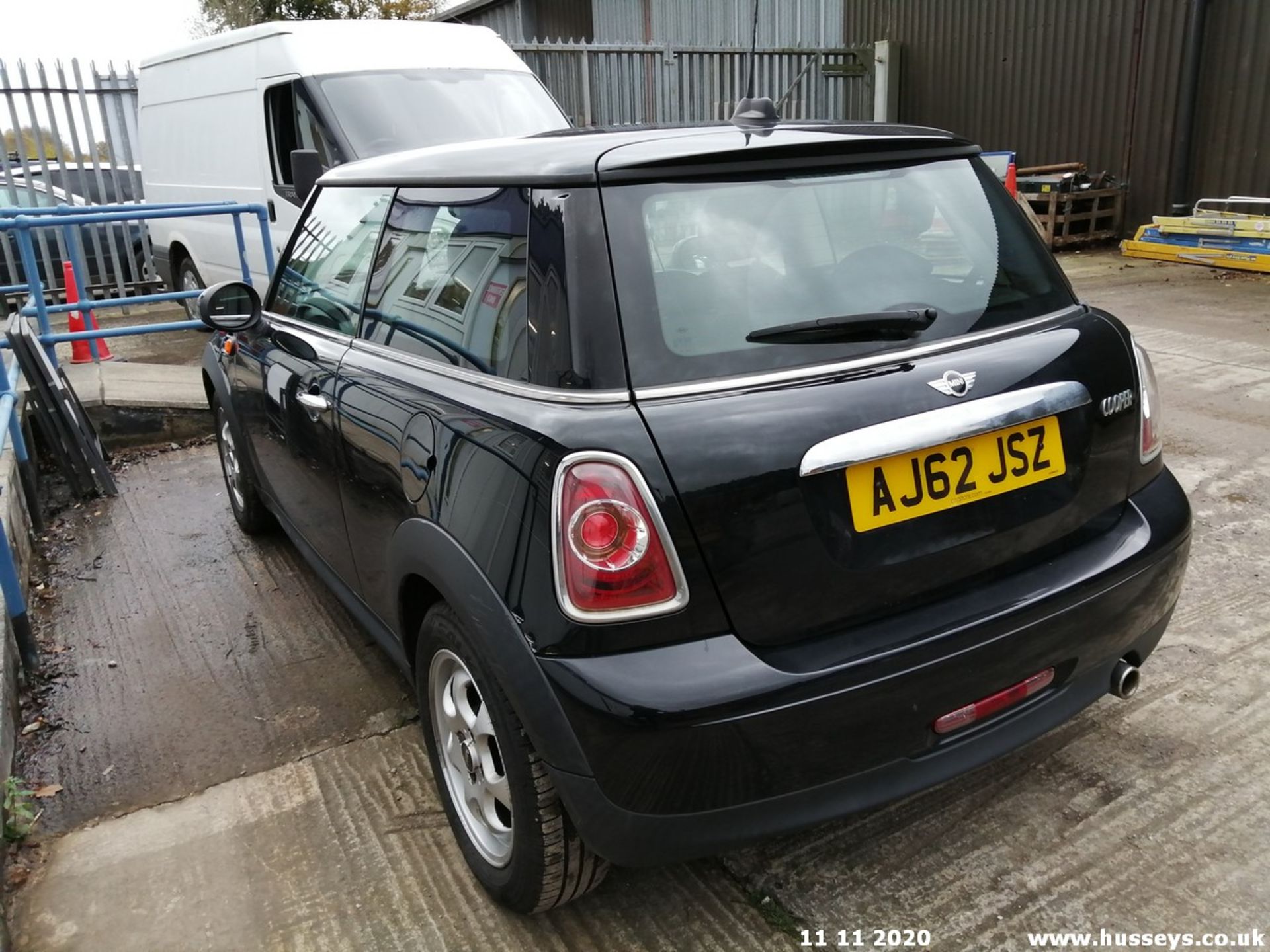 13/62 MINI COOPER - 1598cc 3dr Hatchback (Black, 57k) - Image 6 of 13