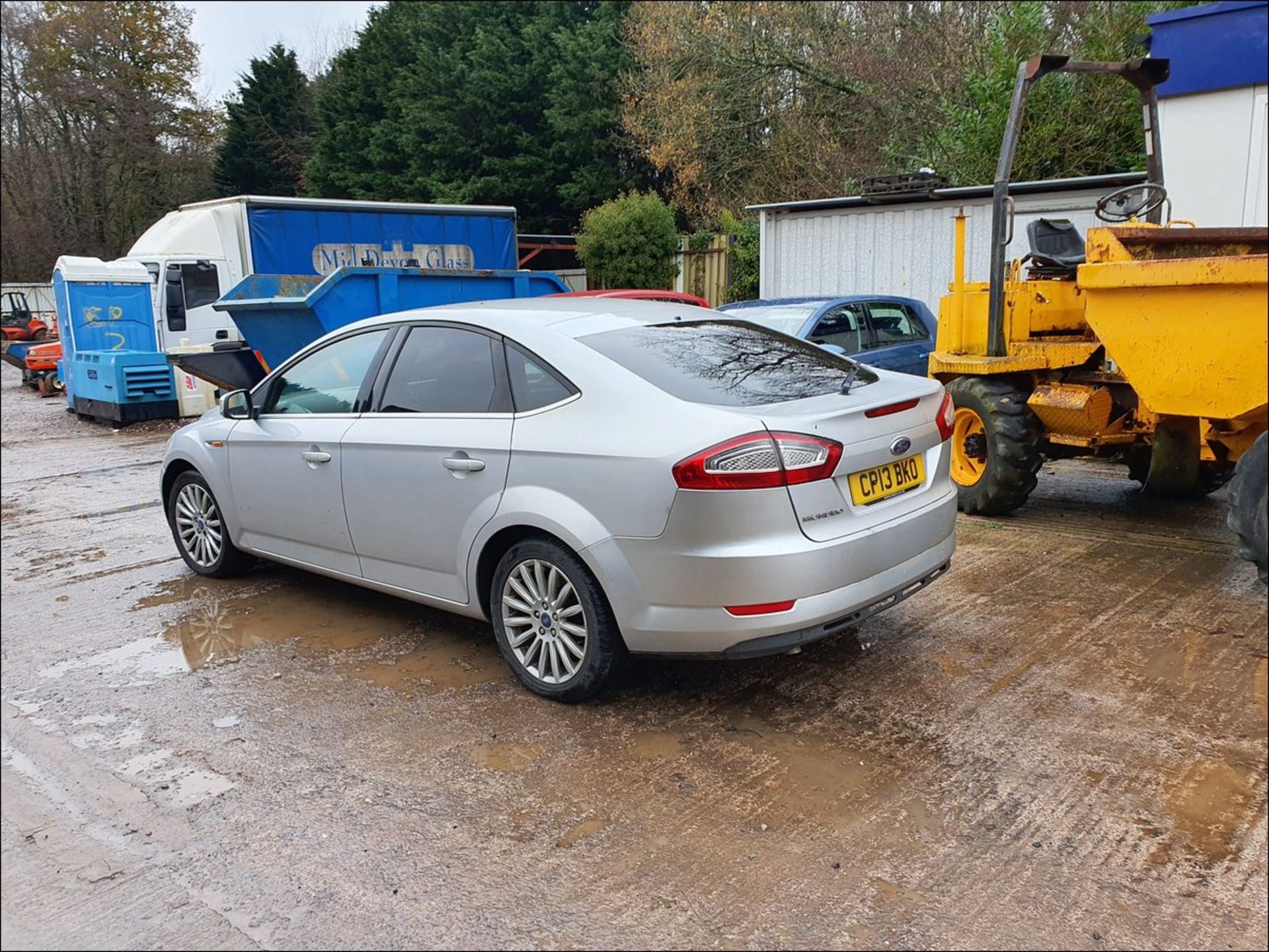 13/13 FORD MONDEO ZETEC BUSINESS EDN - 1997cc 5dr Hatchback (Silver, 111k) - Image 3 of 10