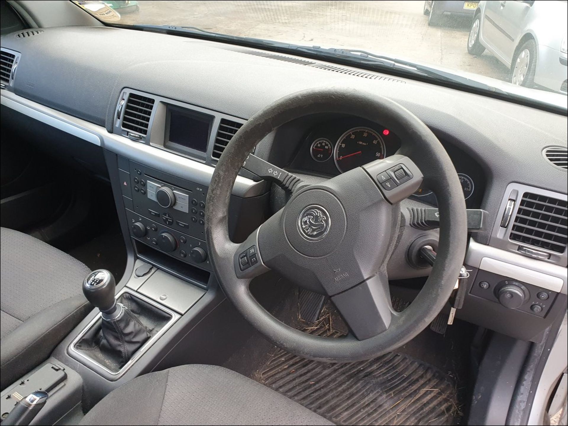 07/56 VAUXHALL VECTRA EXCLUSIV CDTI 120 - 1910cc 5dr Hatchback (Silver, 160k) - Image 5 of 8