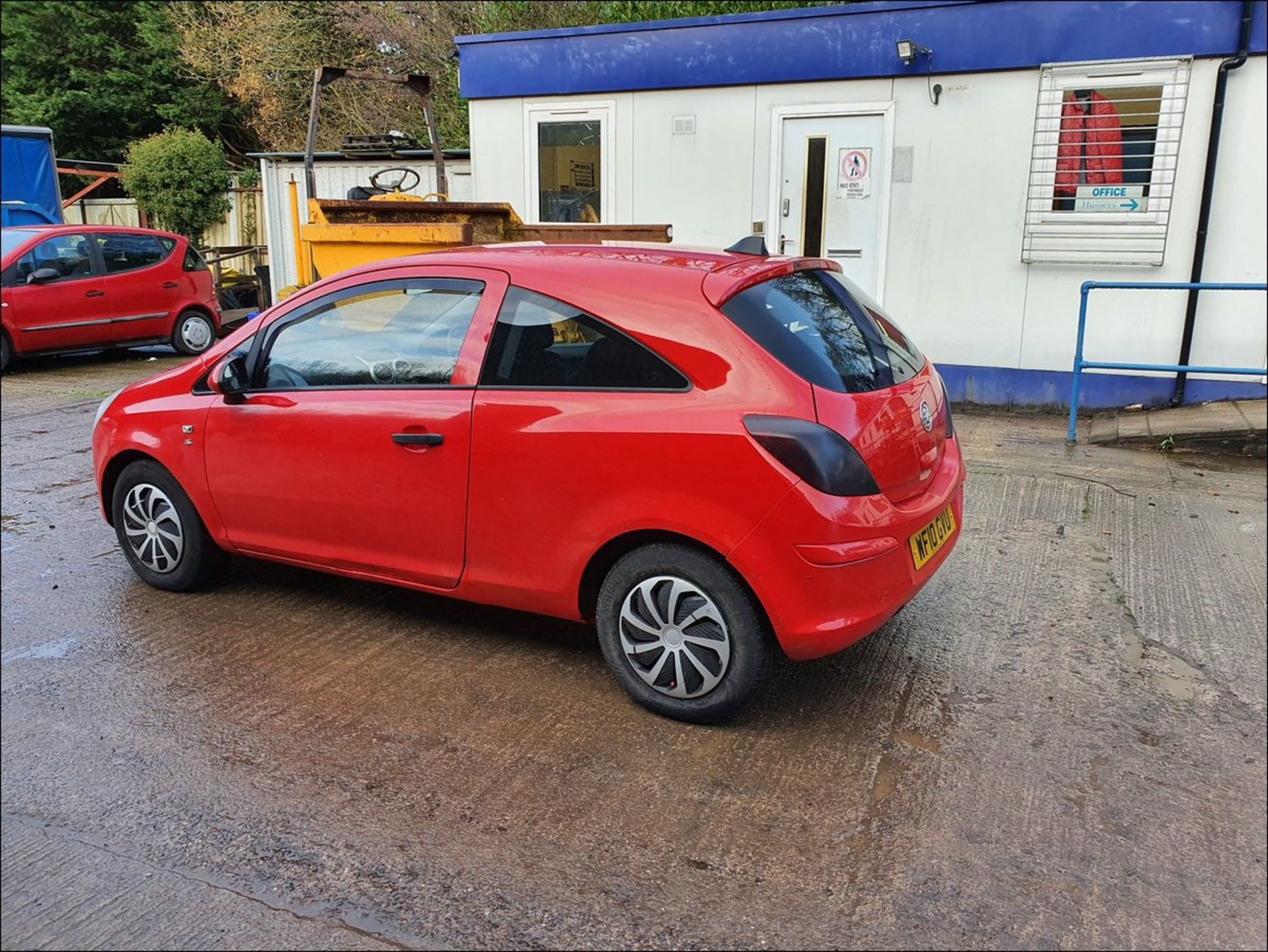 10/10 VAUXHALL CORSA S ECOFLEX - 998cc 3dr Hatchback (Red, 133k) - Image 3 of 9