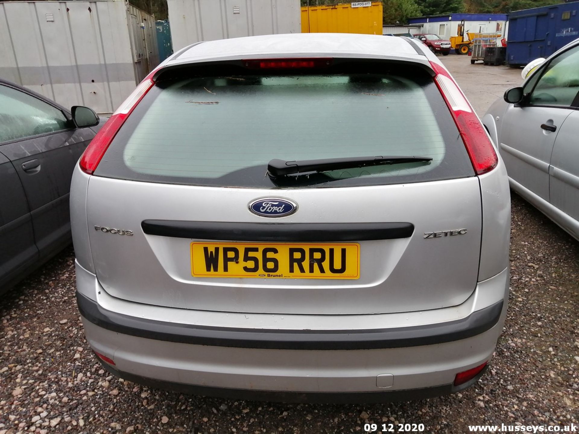 07/56 FORD FOCUS ZETEC CLIMATE - 1596cc 5dr Hatchback (Silver, 104k) - Image 4 of 10