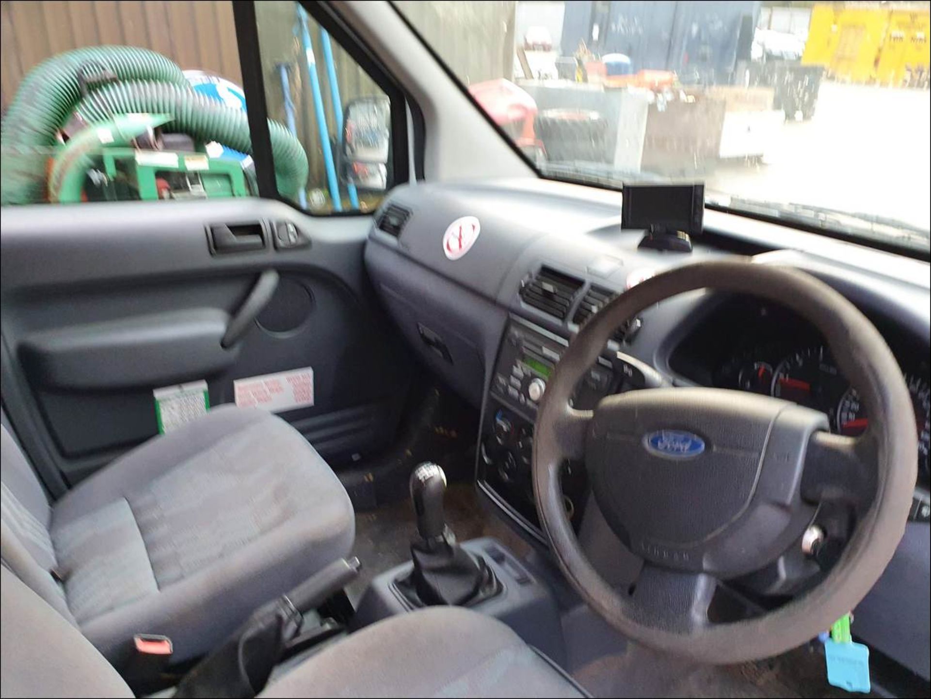 08/08 FORD TRANSIT CONN T200 L75 - 1753cc 6dr Van (White, 68k) - Image 3 of 11