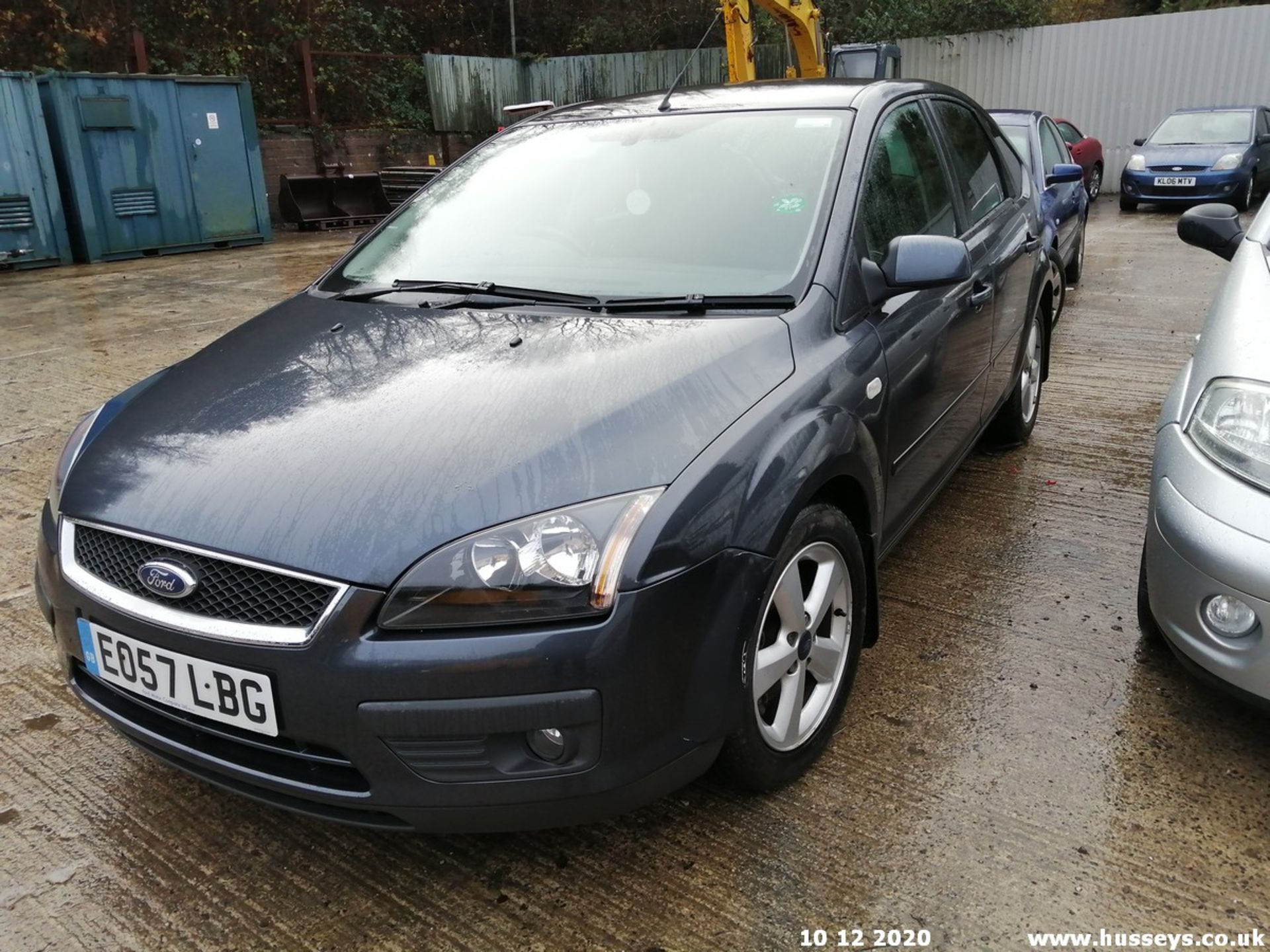 07/57 FORD FOCUS ZETEC CLIMATE TDCI - 1753cc 5dr Hatchback (Grey, 63k) - Image 3 of 12