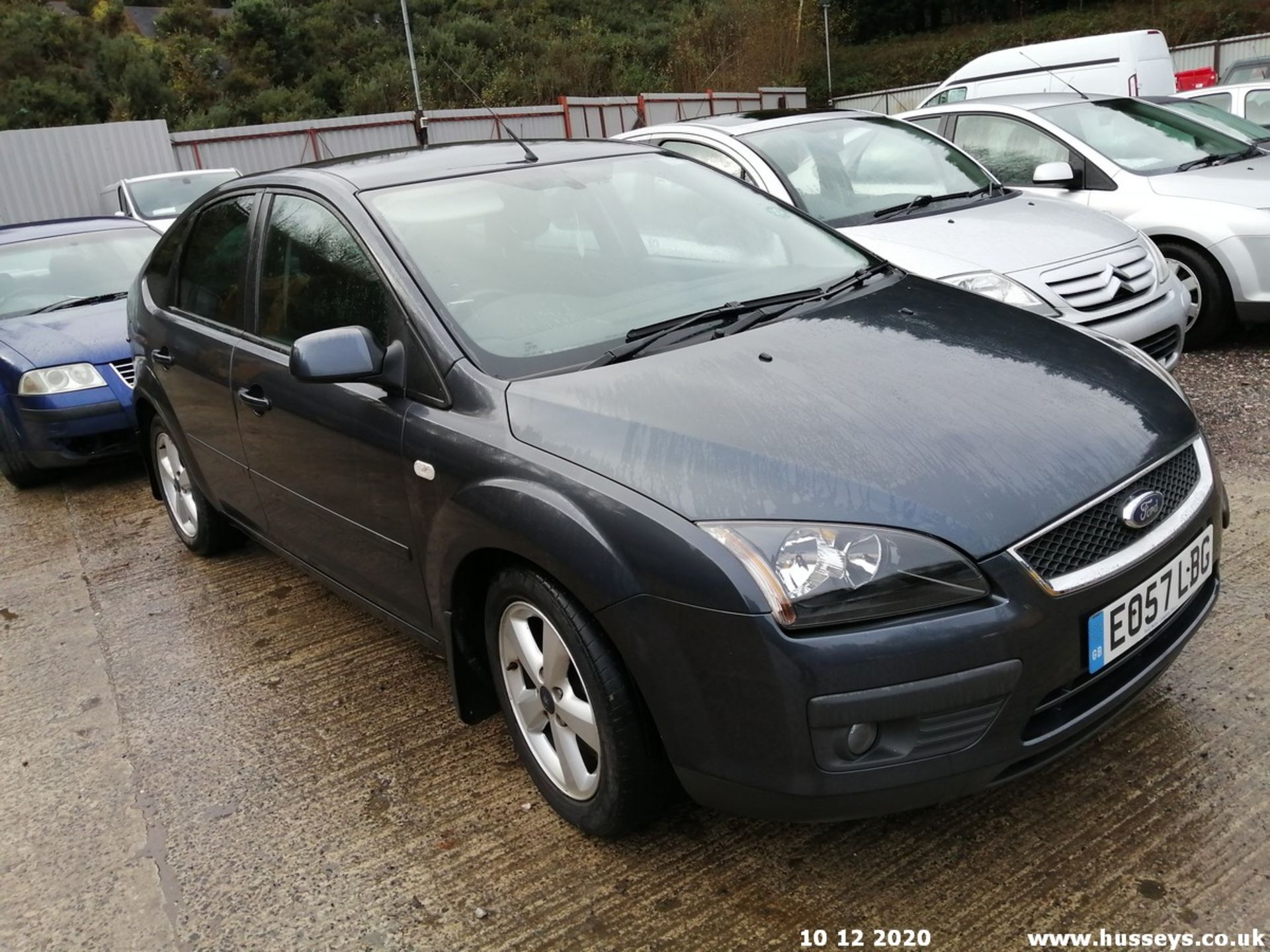 07/57 FORD FOCUS ZETEC CLIMATE TDCI - 1753cc 5dr Hatchback (Grey, 63k) - Image 4 of 12