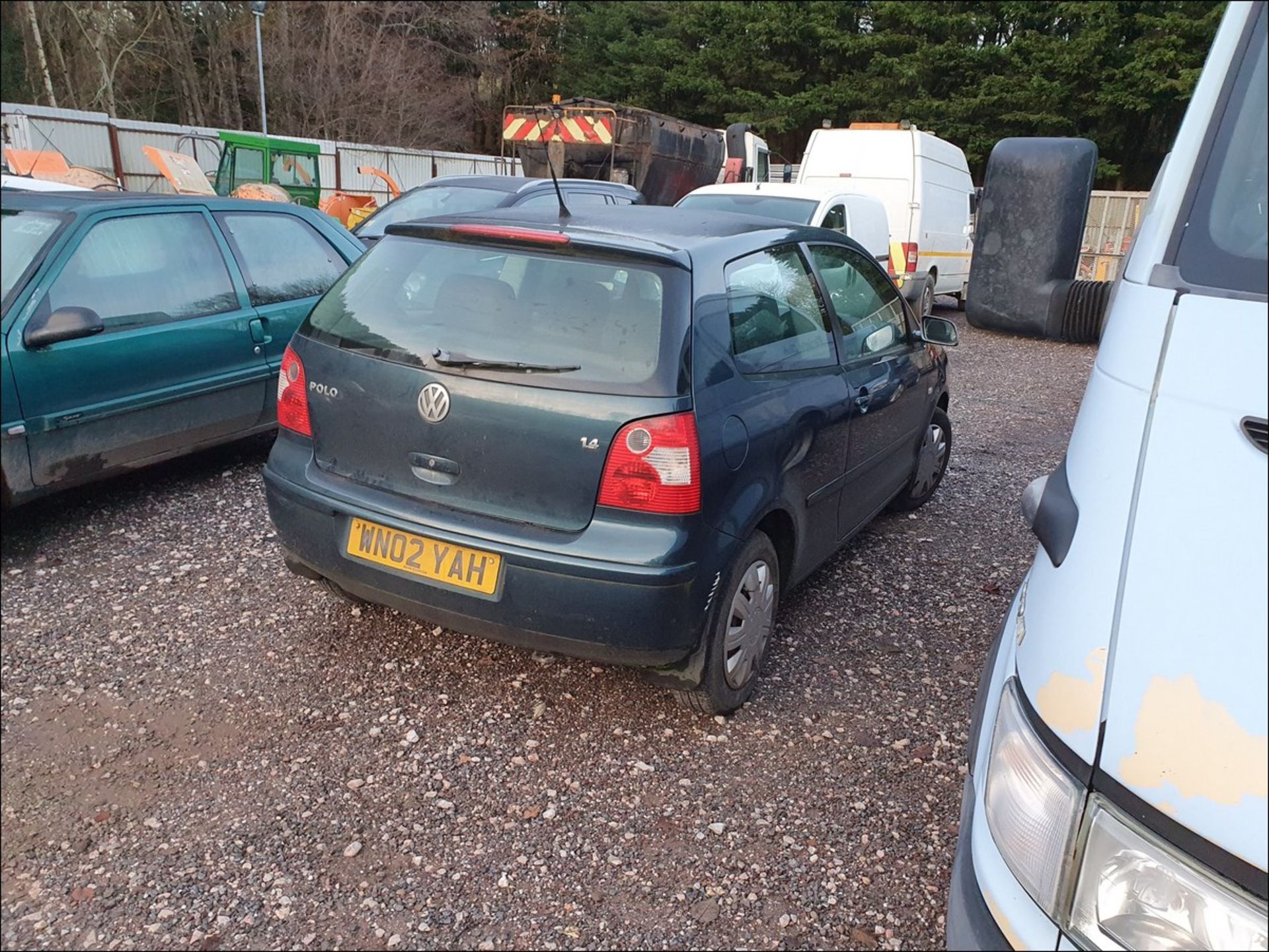 02/02 VOLKSWAGEN POLO S AUTO - 1300cc 3dr Hatchback (Green, 55k) - Image 2 of 9