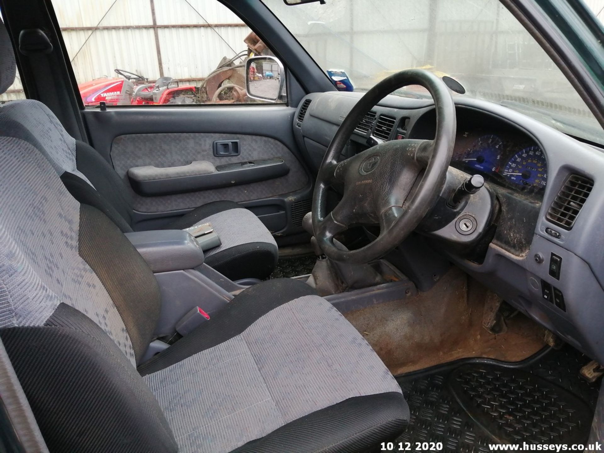 04/04 TOYOTA HILUX 280 VX MWB - 2494cc 4dr Pickup (Green, 191k) - Image 8 of 11