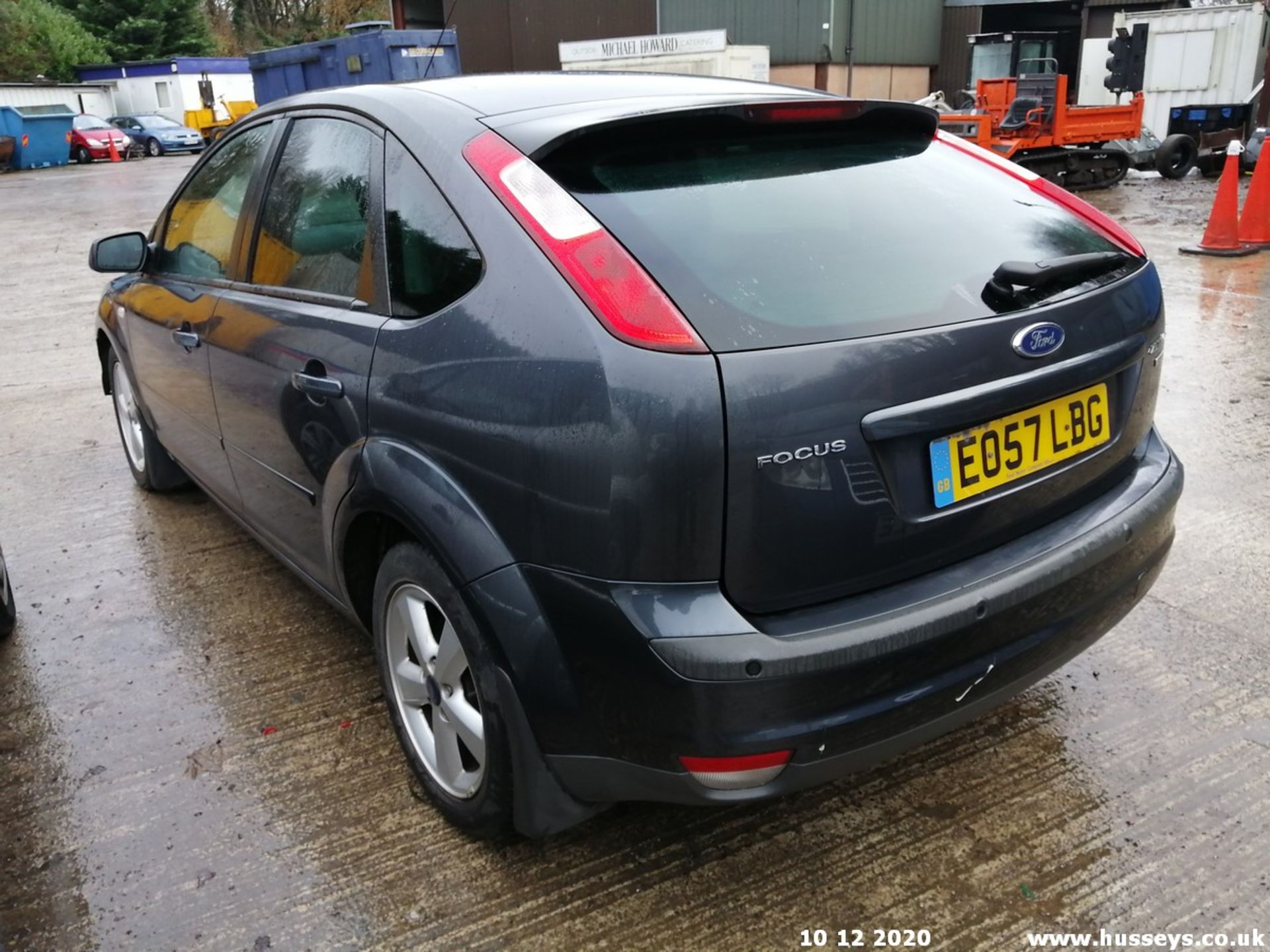 07/57 FORD FOCUS ZETEC CLIMATE TDCI - 1753cc 5dr Hatchback (Grey, 63k) - Image 7 of 12