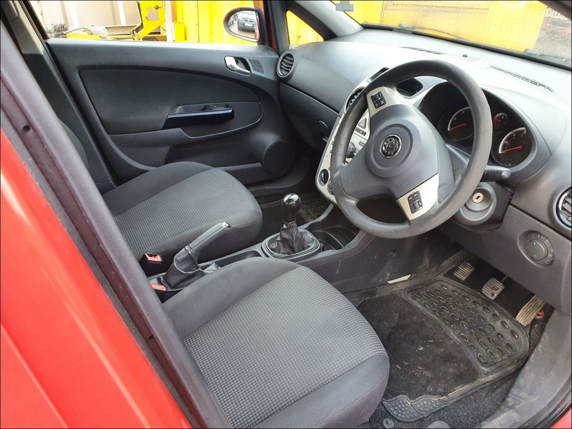 09/09 VAUXHALL CORSA ACTIVE ECOFLEX CDTI - 1248cc 5dr Hatchback (Red, 138k) - Image 8 of 12