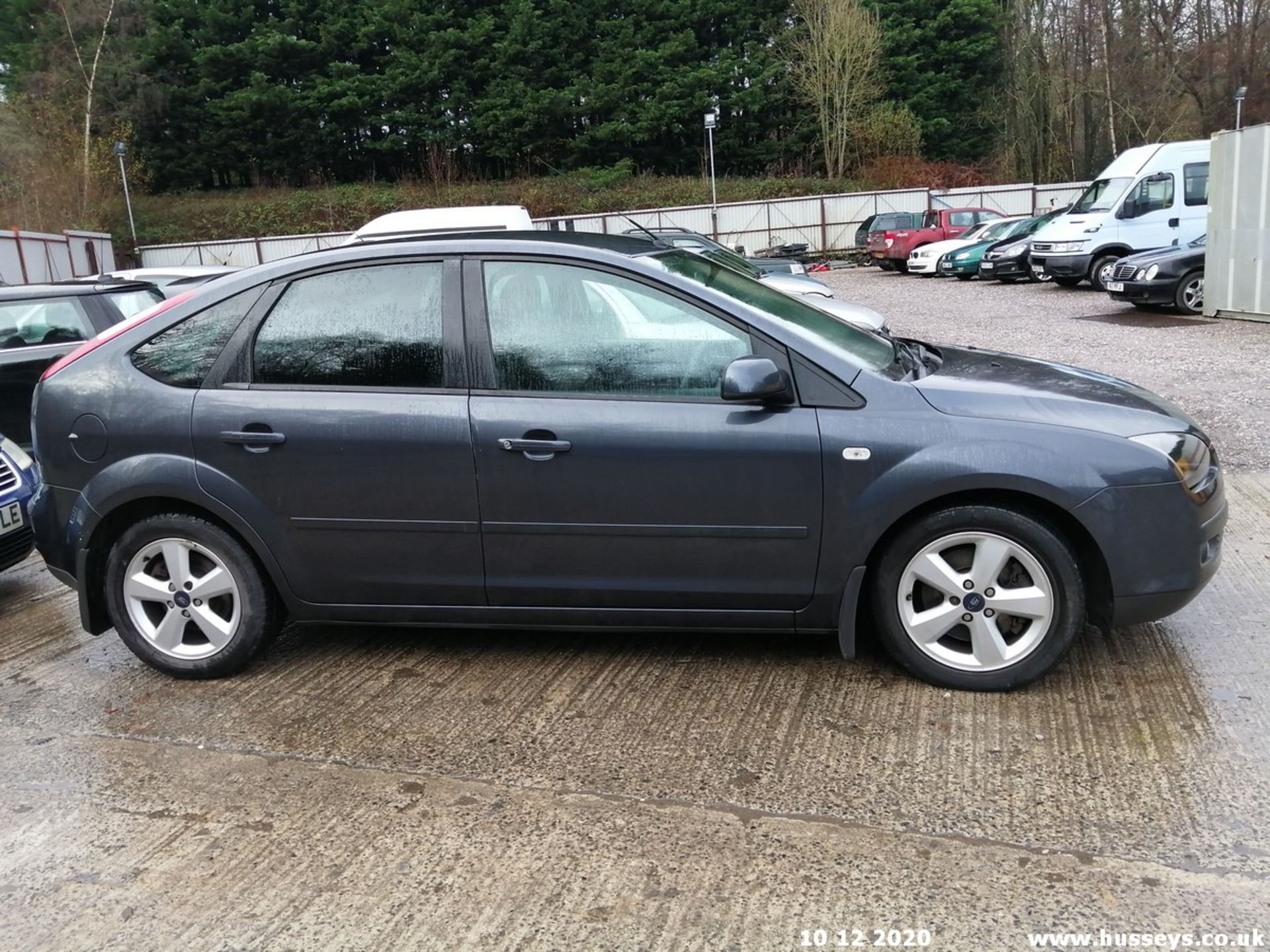 07/57 FORD FOCUS ZETEC CLIMATE TDCI - 1753cc 5dr Hatchback (Grey, 63k) - Image 5 of 12